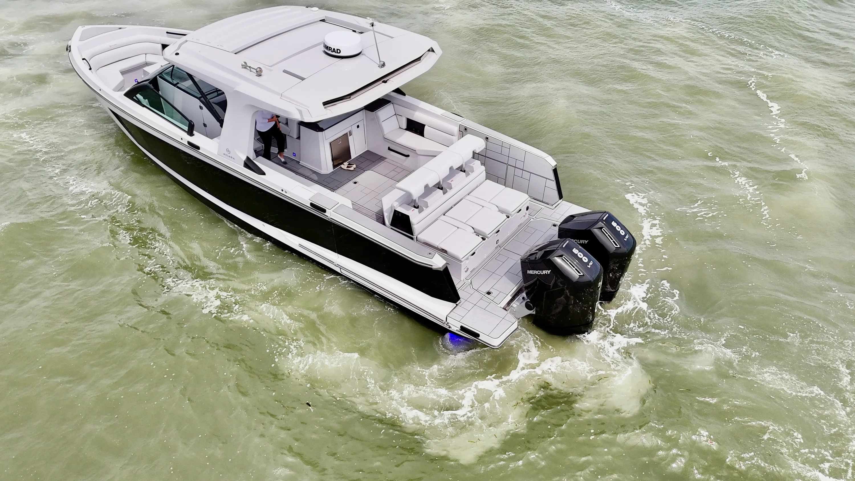 2025 Aviara AV40 Outboard Image Thumbnail #11