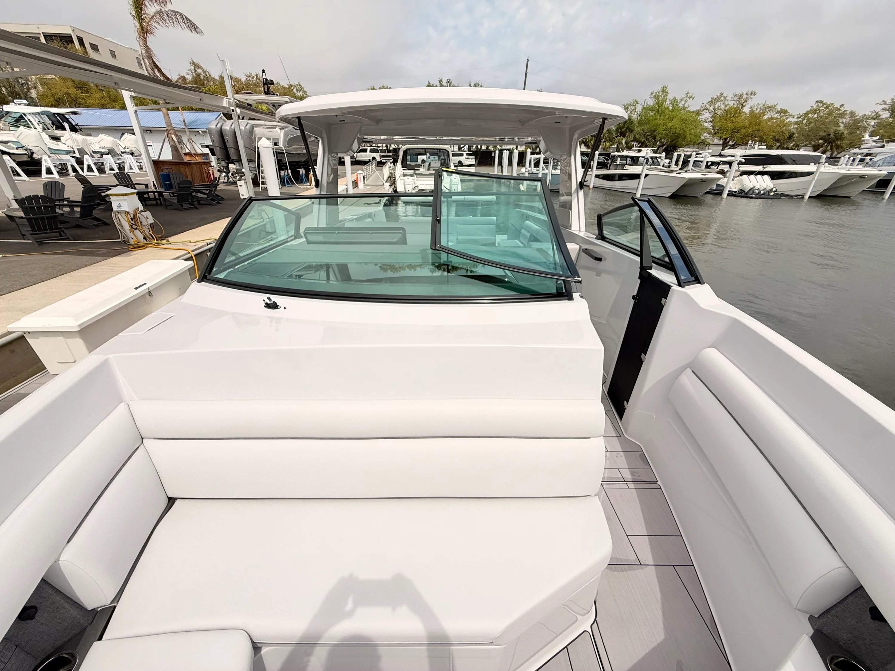 2025 Aviara AV40 Outboard Image Thumbnail #33