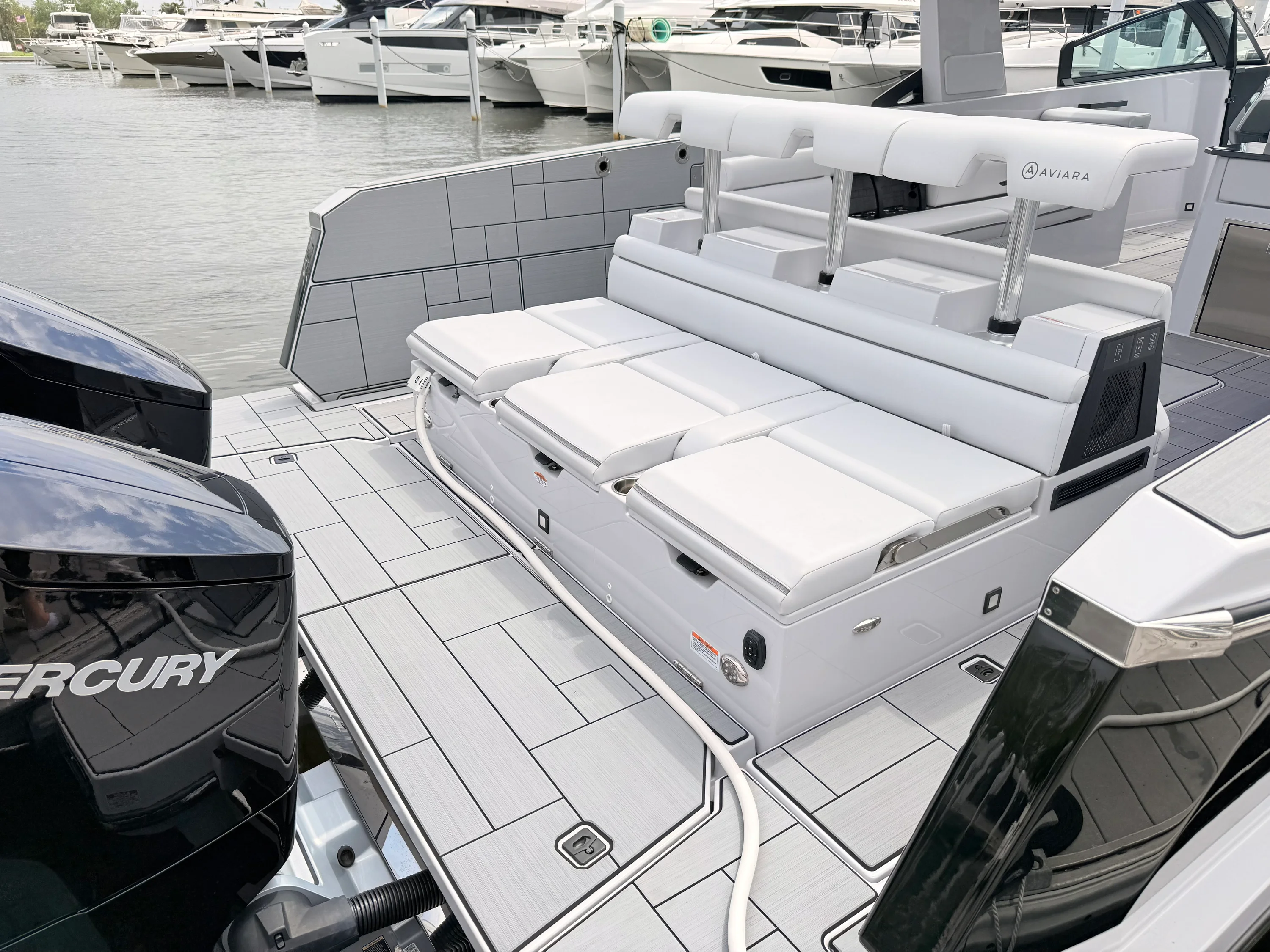 2025 Aviara AV40 Outboard Image Thumbnail #20