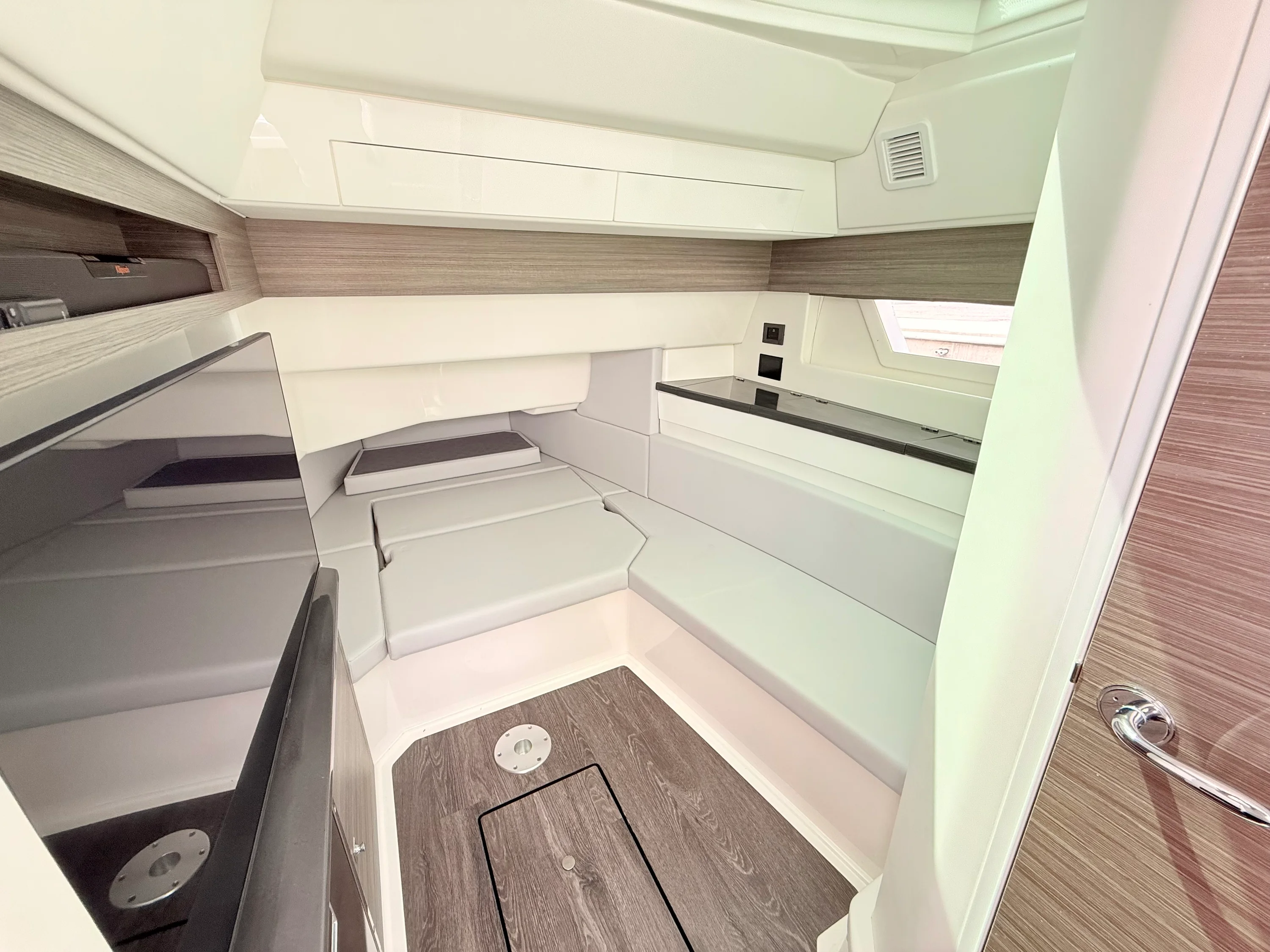 2025 Aviara AV40 Outboard Image Thumbnail #54