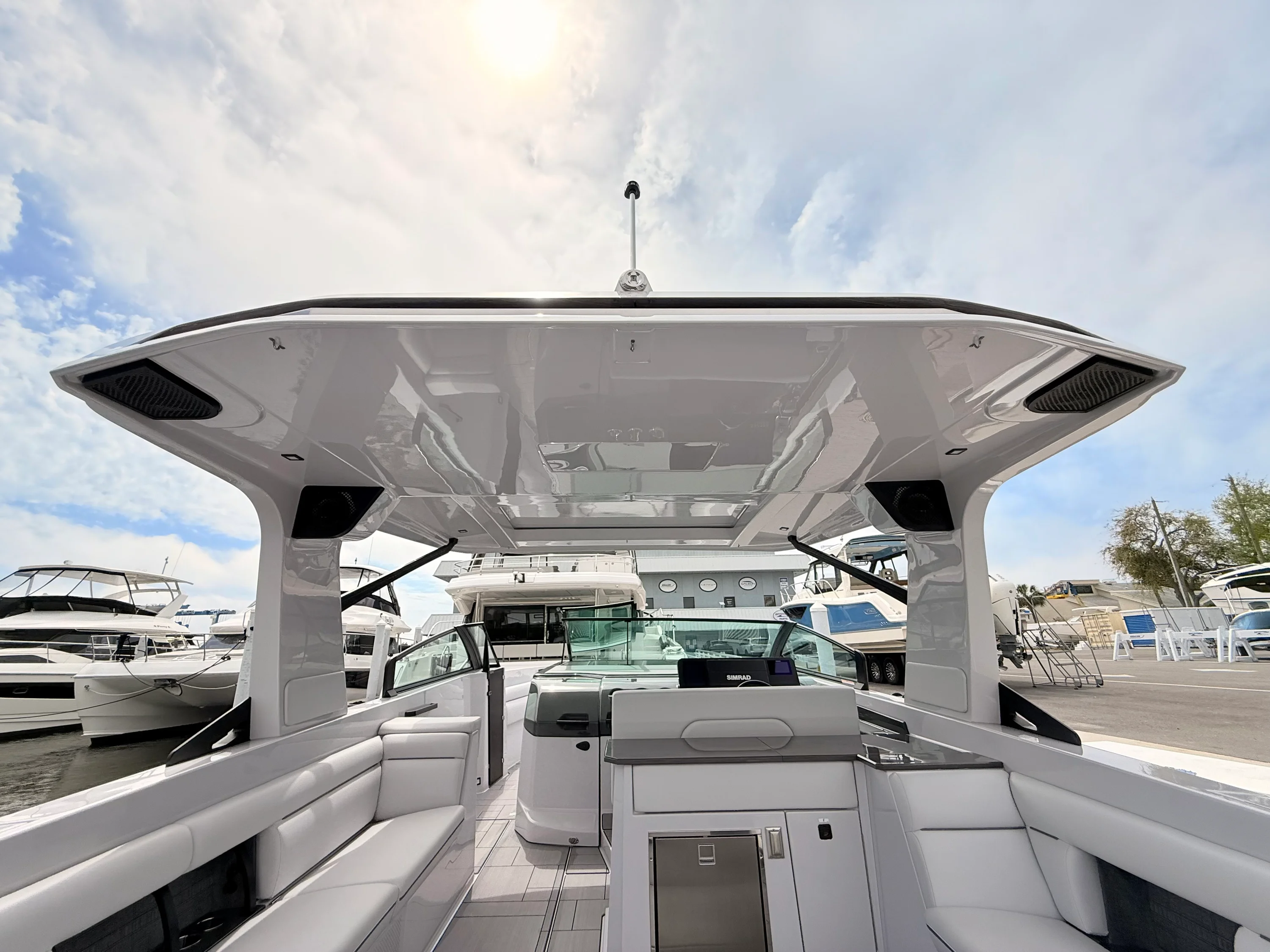 2025 Aviara AV40 Outboard Image Thumbnail #30