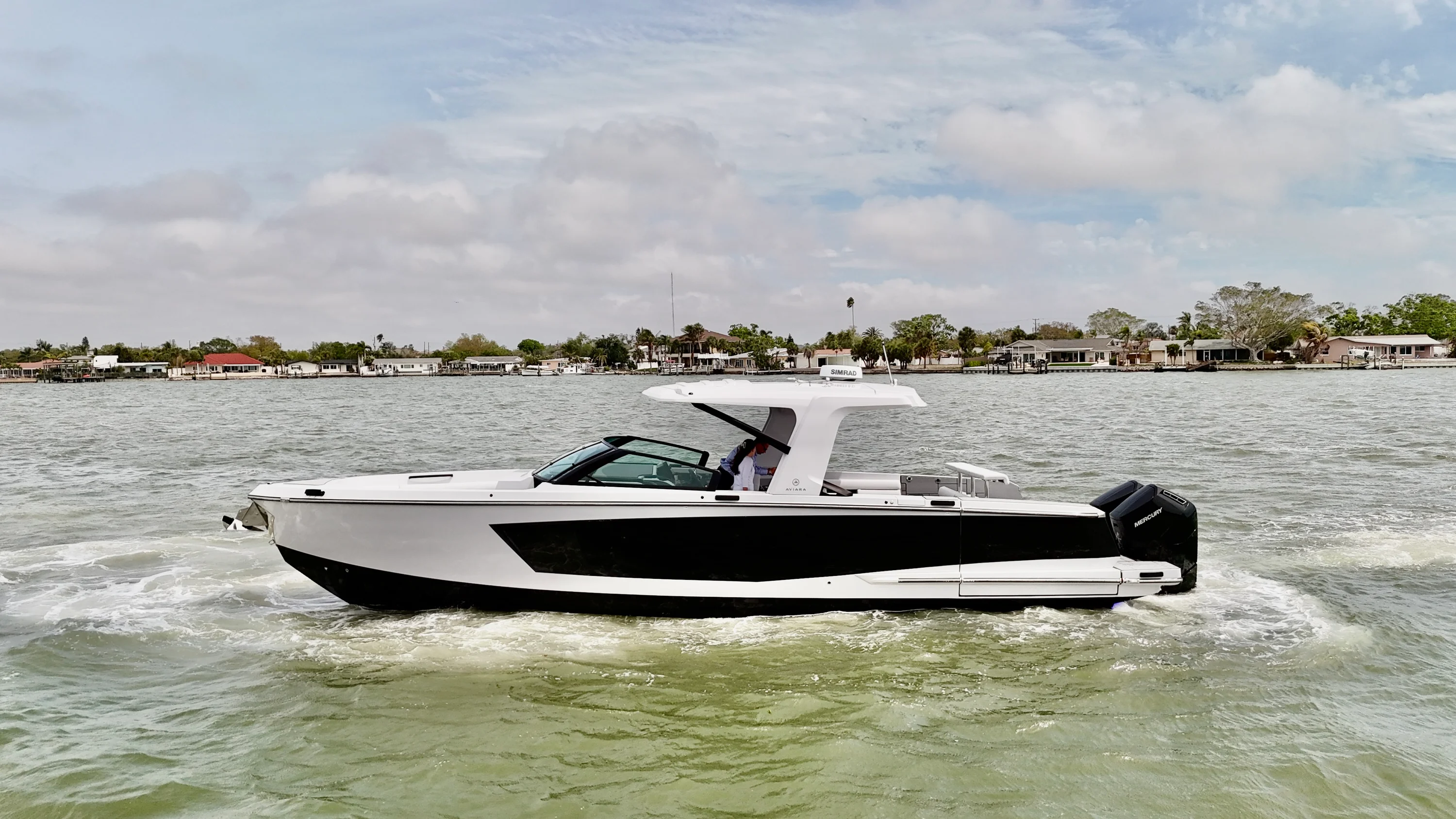 2025 Aviara AV40 Outboard Image Thumbnail #1