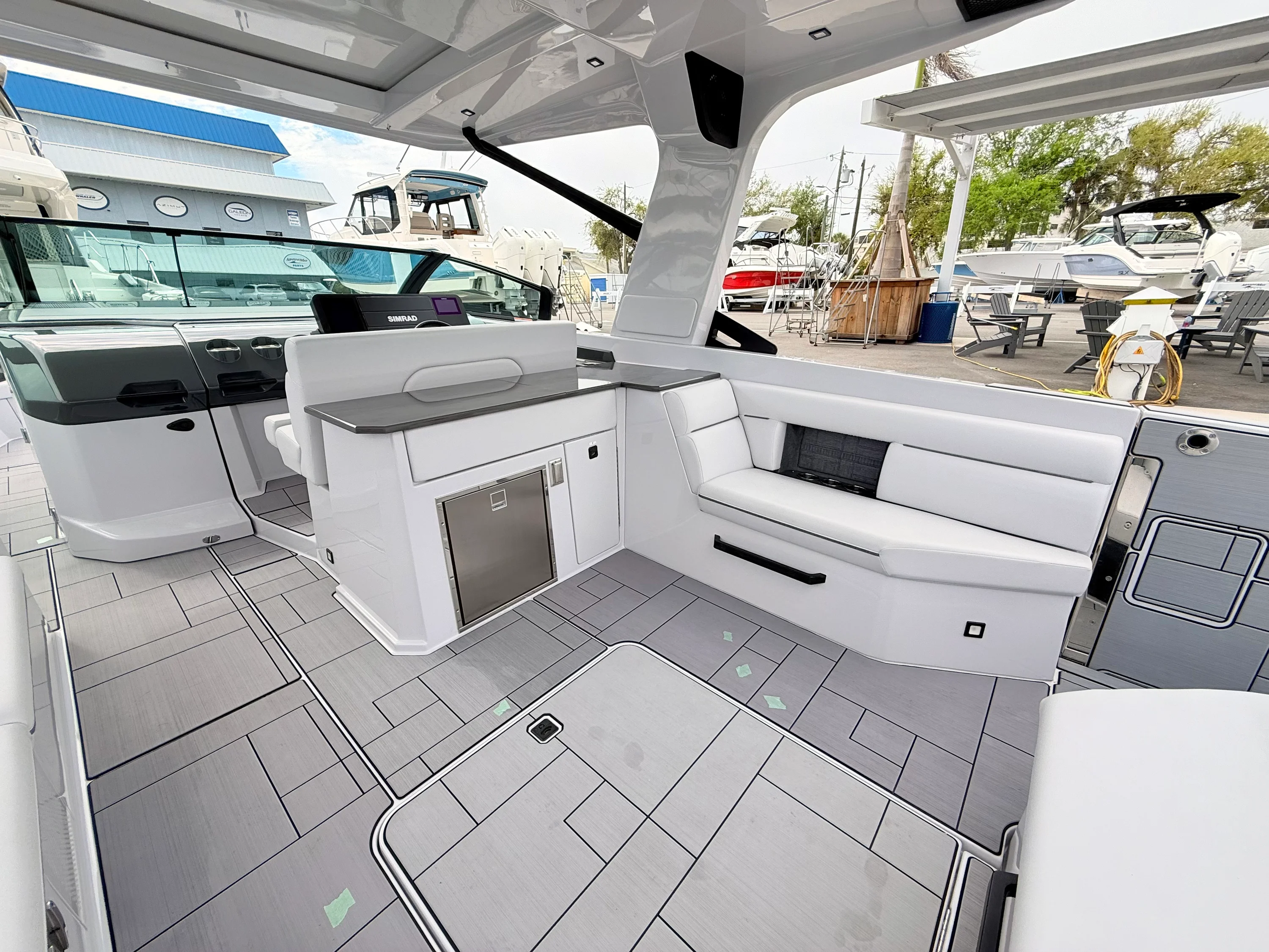 2025 Aviara AV40 Outboard Image Thumbnail #38