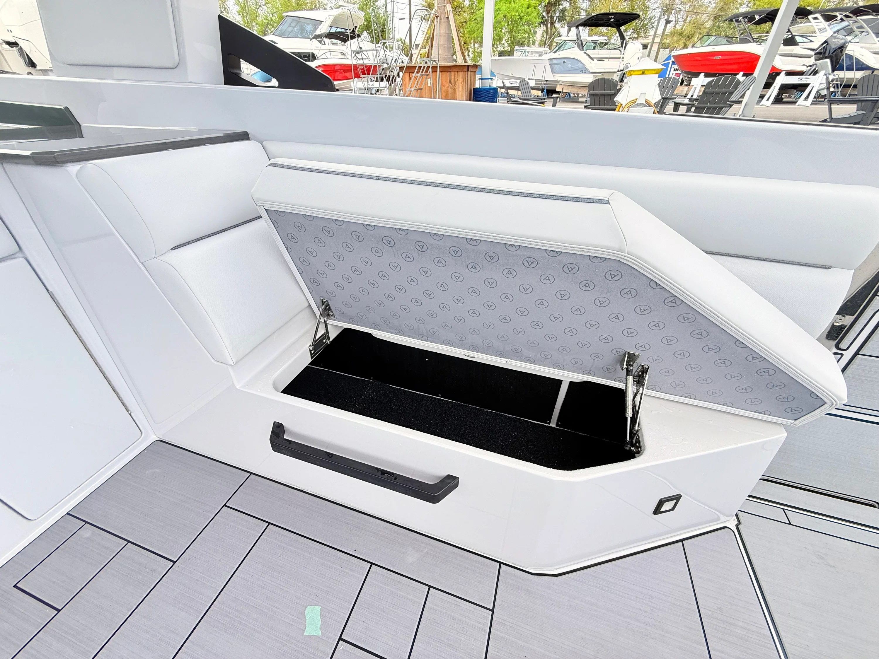 2025 Aviara AV40 Outboard Image Thumbnail #28