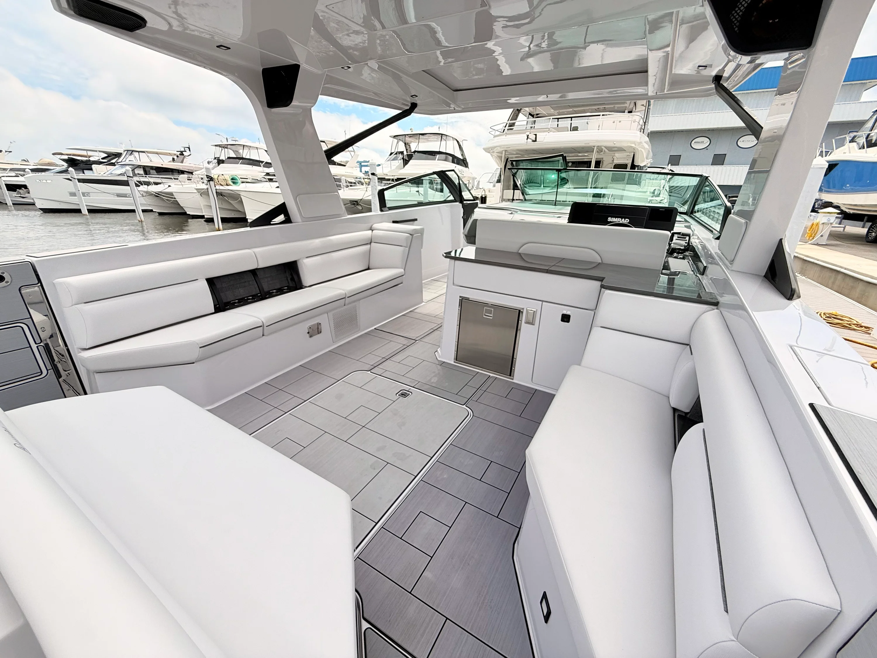 2025 Aviara AV40 Outboard Image Thumbnail #26