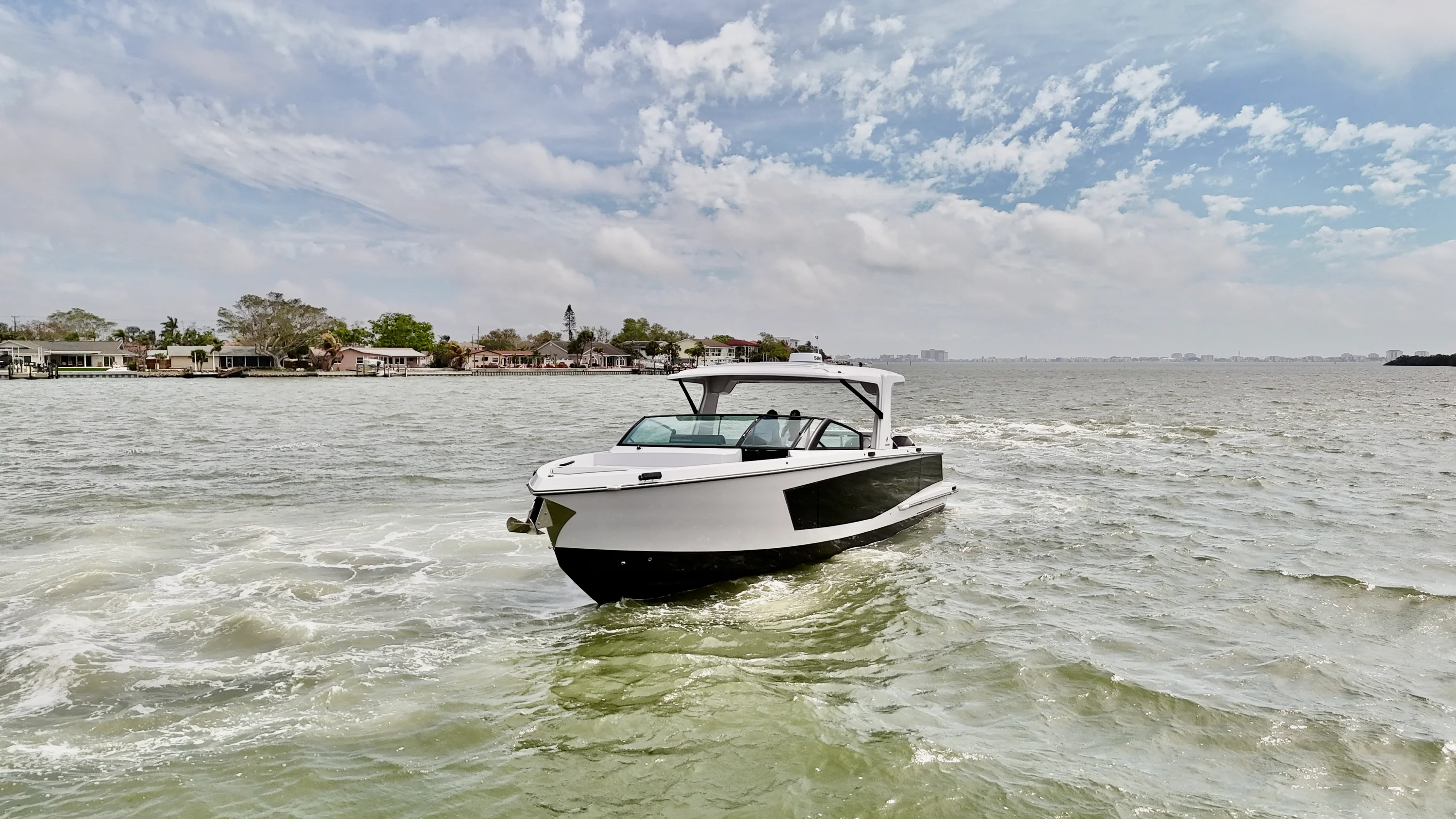 2025 Aviara AV40 Outboard Image Thumbnail #3