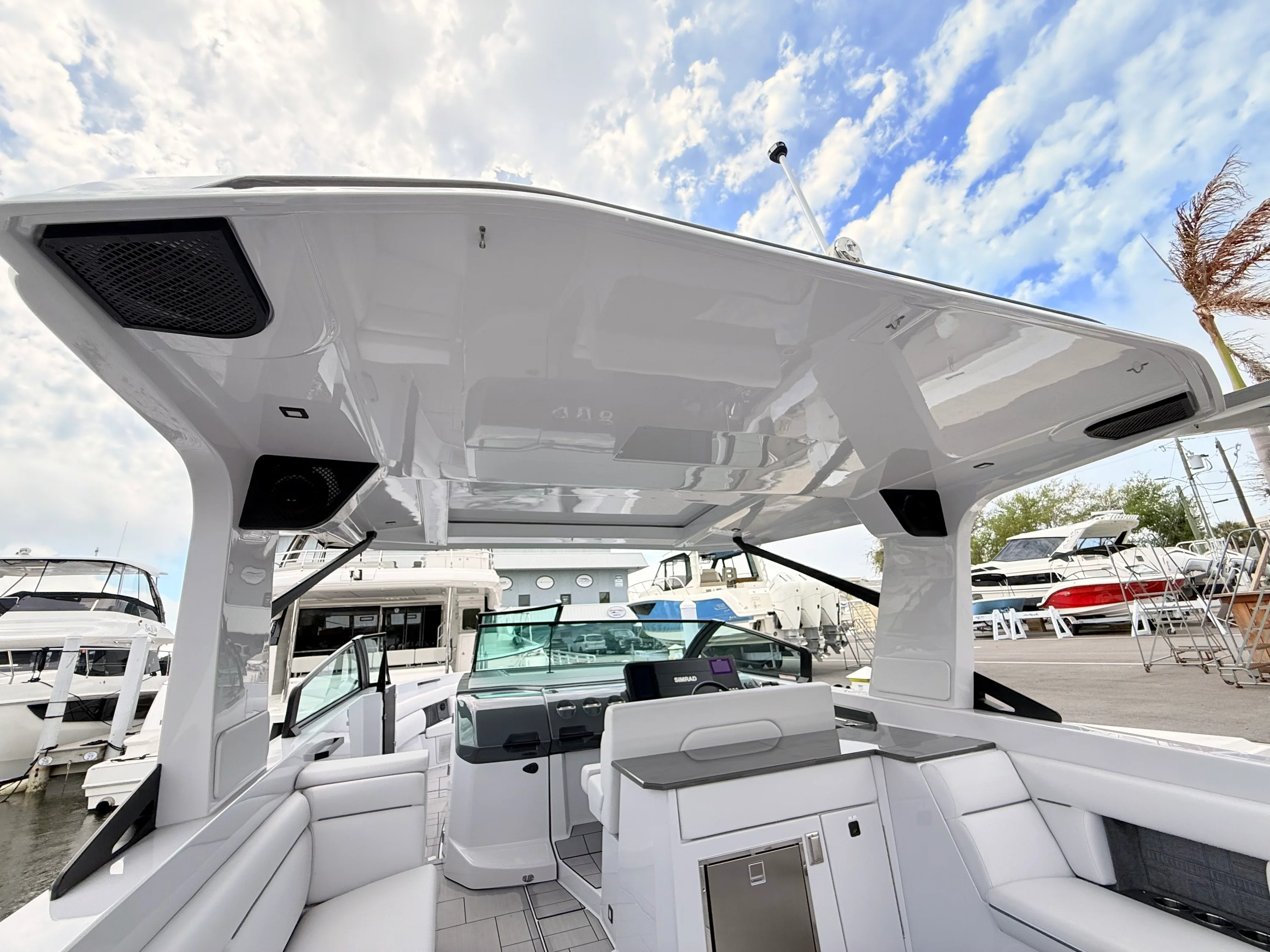 2025 Aviara AV40 Outboard Image Thumbnail #31