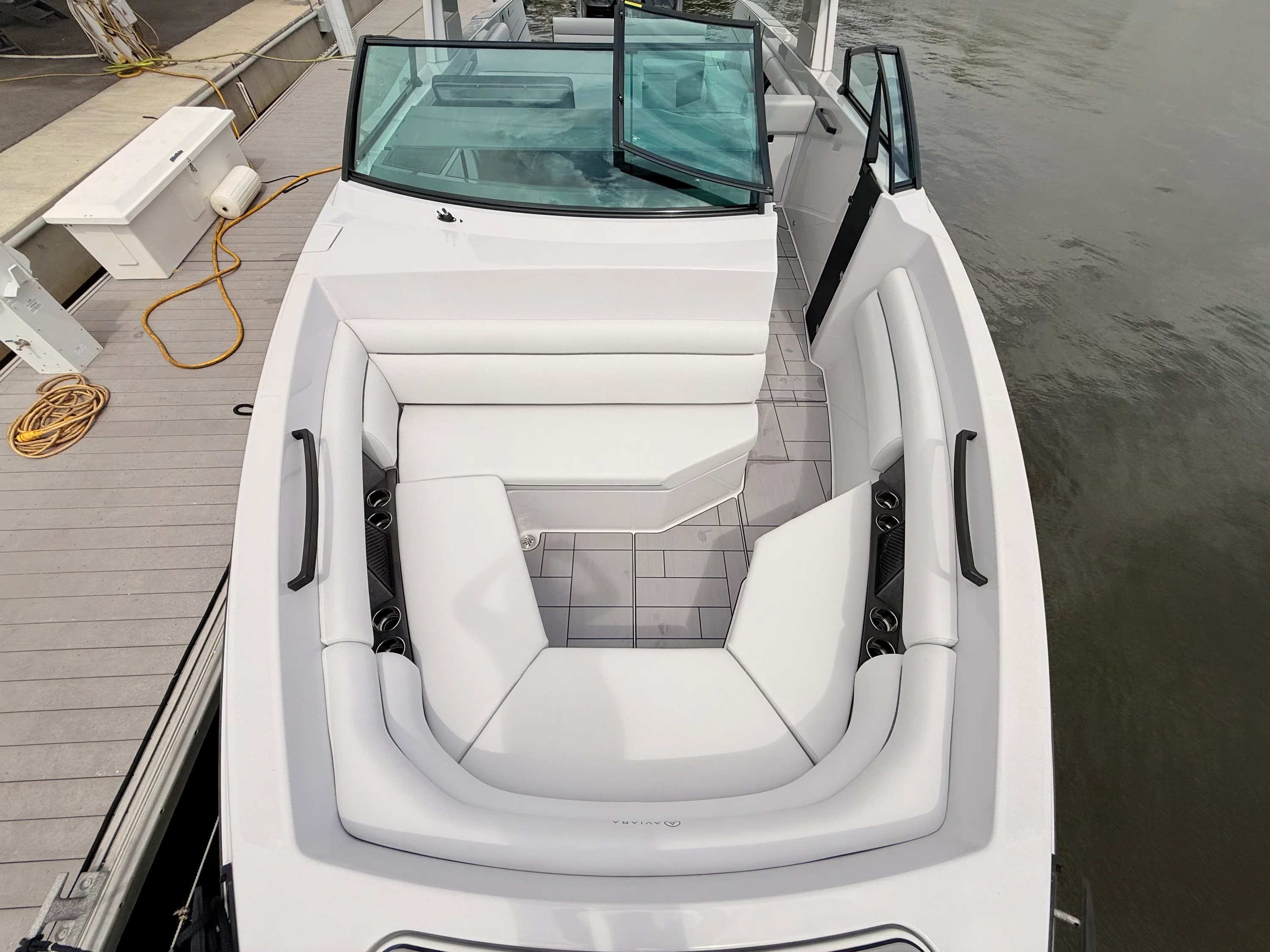 2025 Aviara AV40 Outboard Image Thumbnail #37