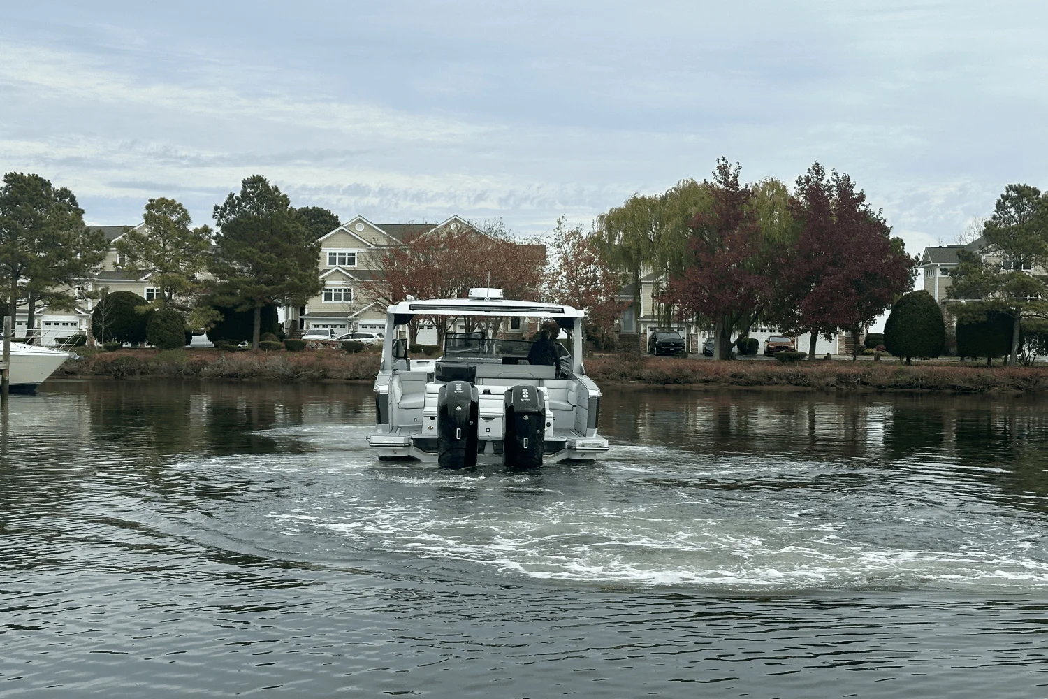 2025 Aviara AV40 Outboard Image Thumbnail #3