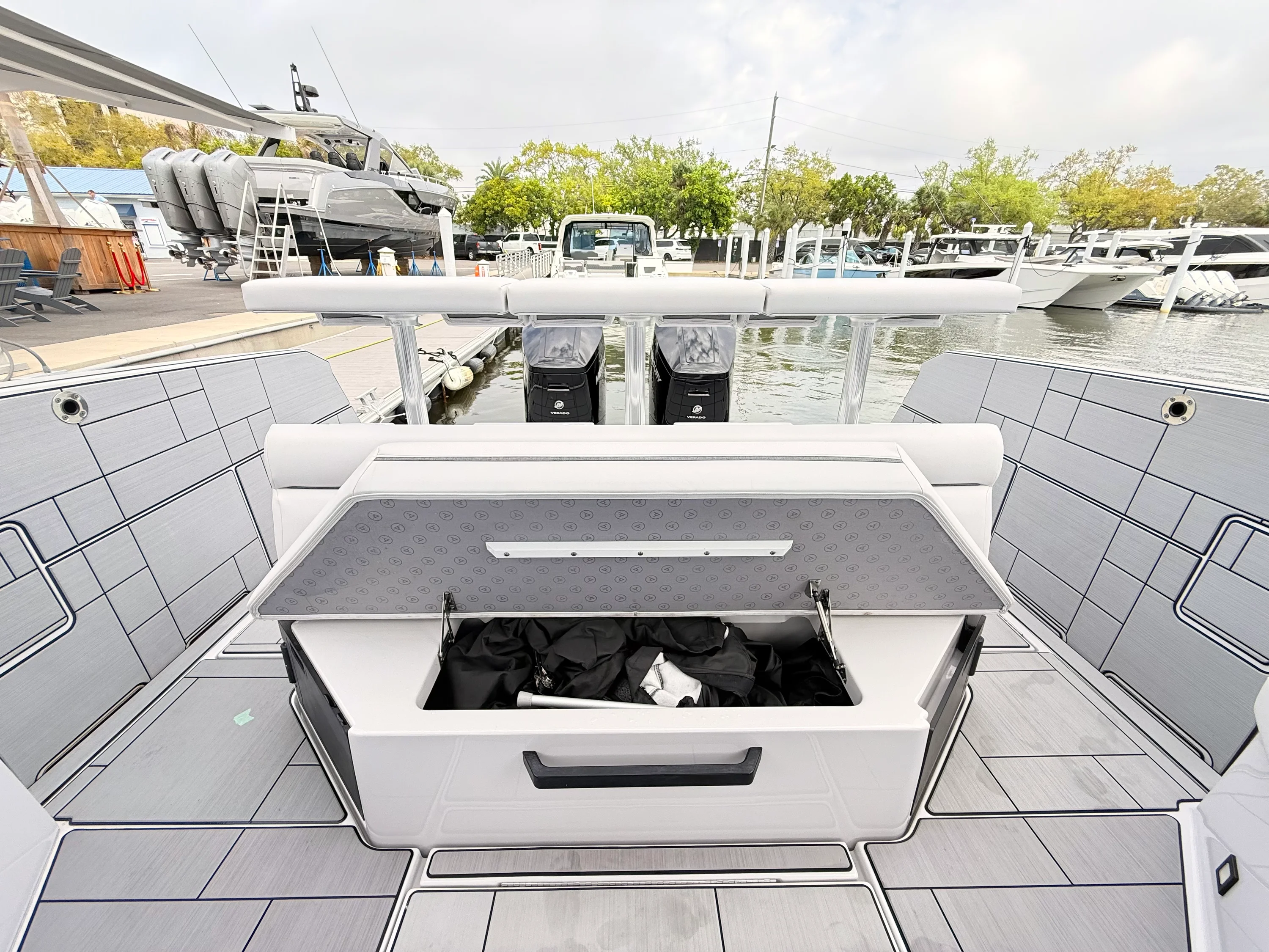 2025 Aviara AV40 Outboard Image Thumbnail #24