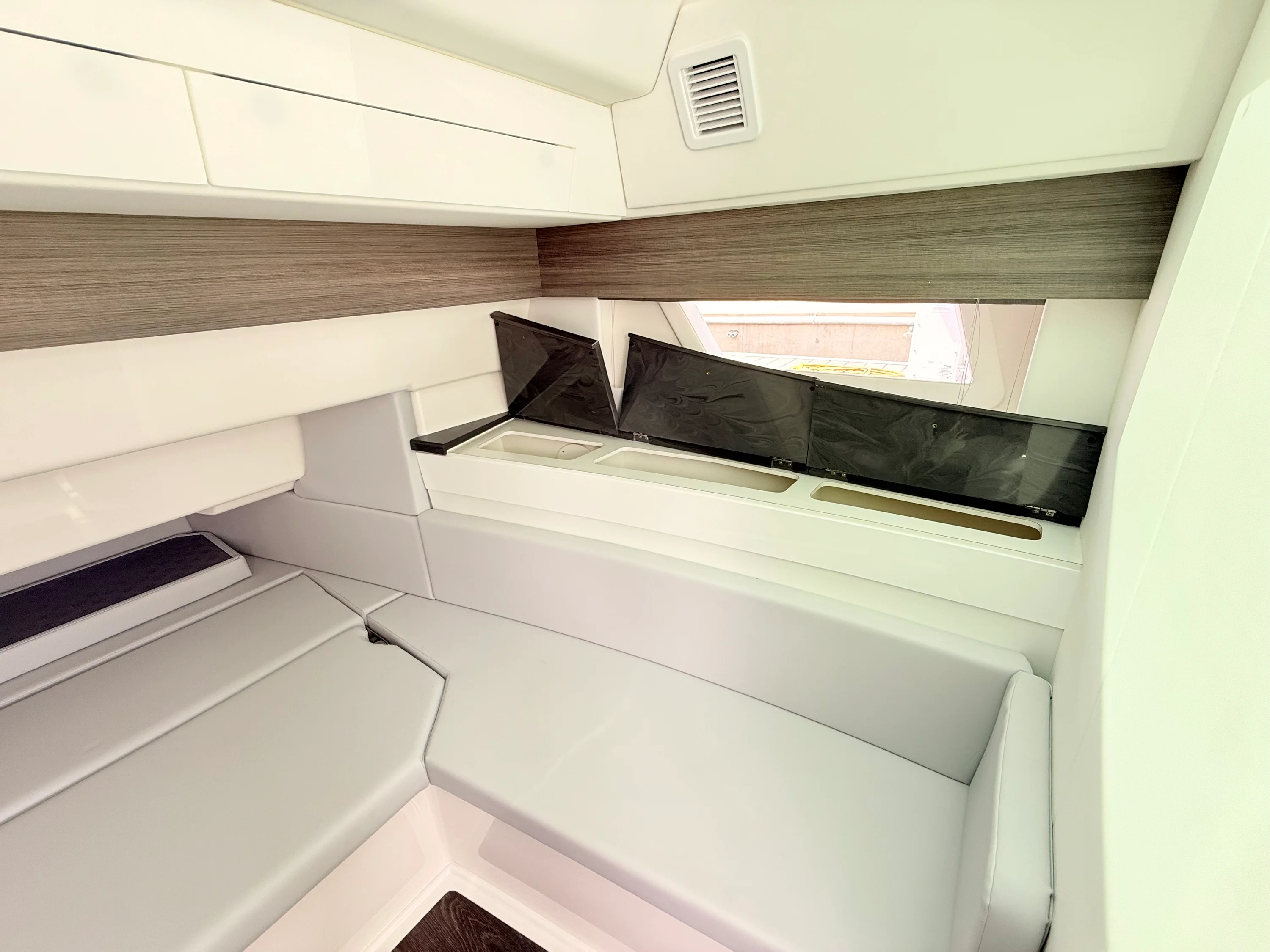 2025 Aviara AV40 Outboard Image Thumbnail #57