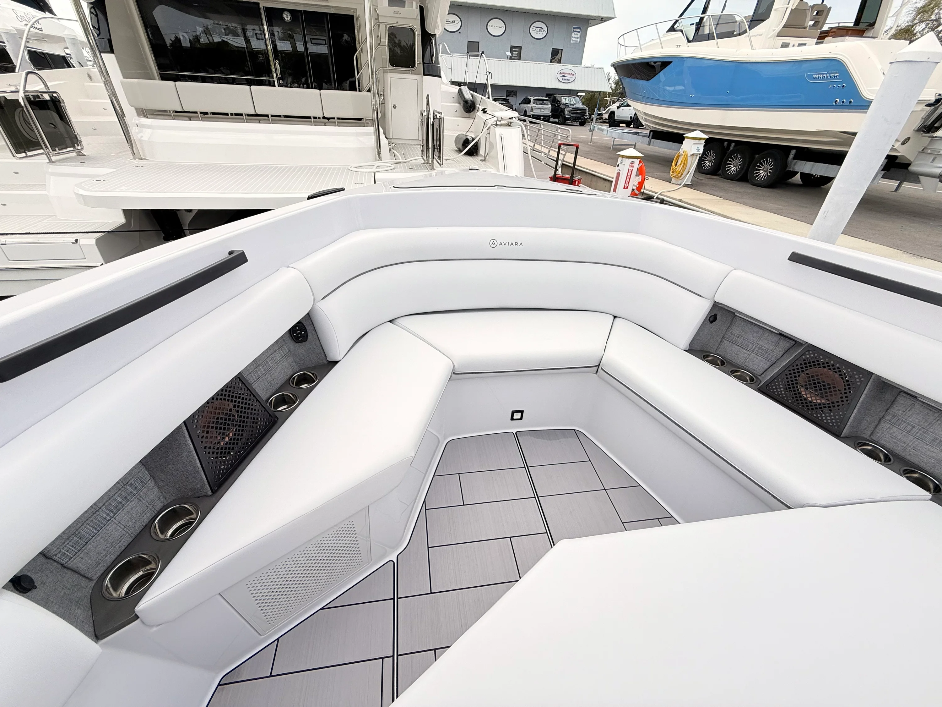 2025 Aviara AV40 Outboard Image Thumbnail #34