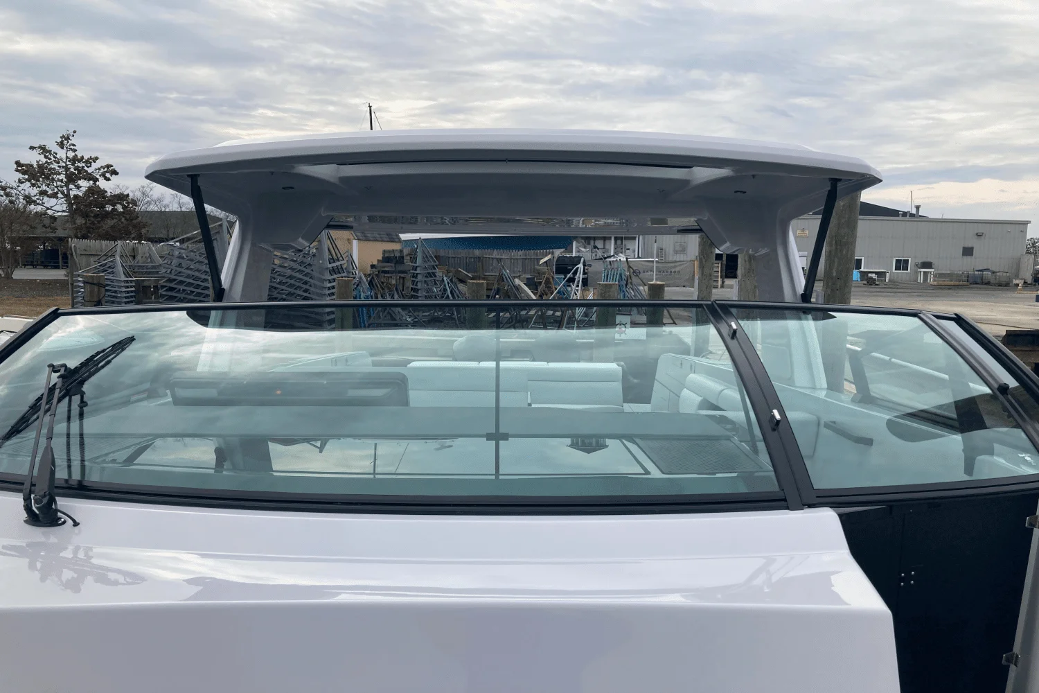 2025 Aviara AV40 Outboard Image Thumbnail #38