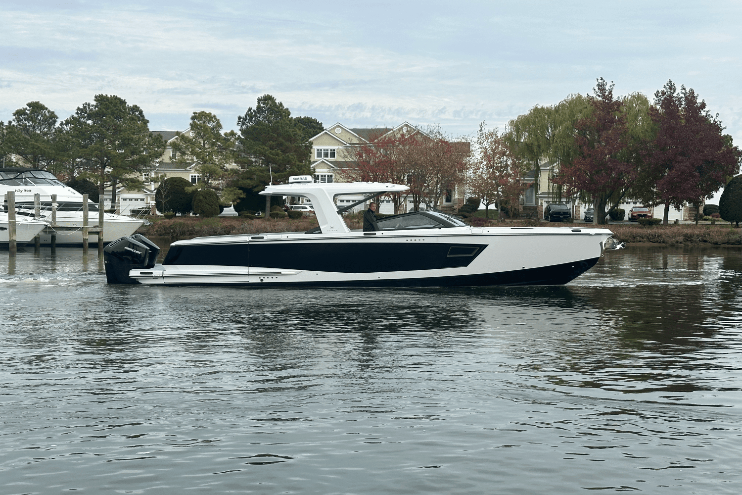 2025 Aviara AV40 Outboard