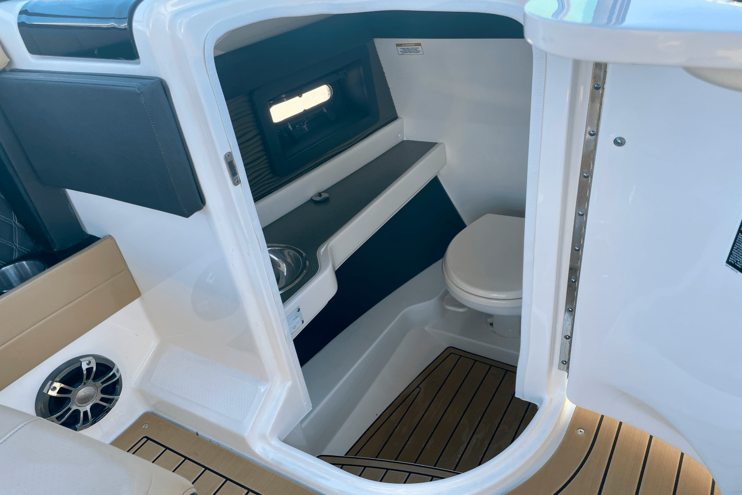 2021 Sea Ray SLX 280 Image Thumbnail #11