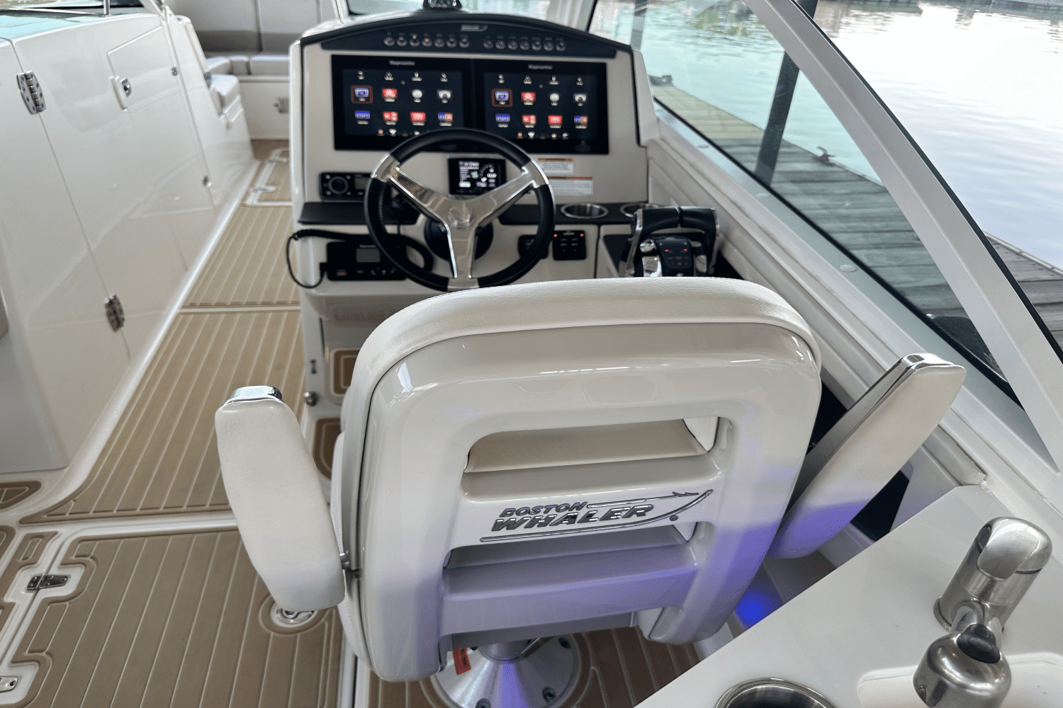 2017 Boston Whaler 320 VANTAGE Image Thumbnail #33