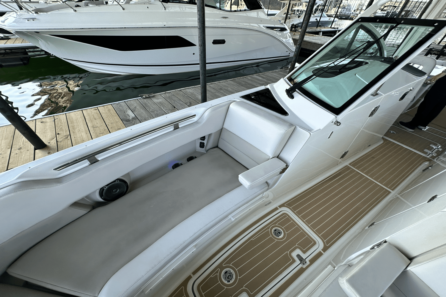 2017 Boston Whaler 320 VANTAGE Image Thumbnail #45