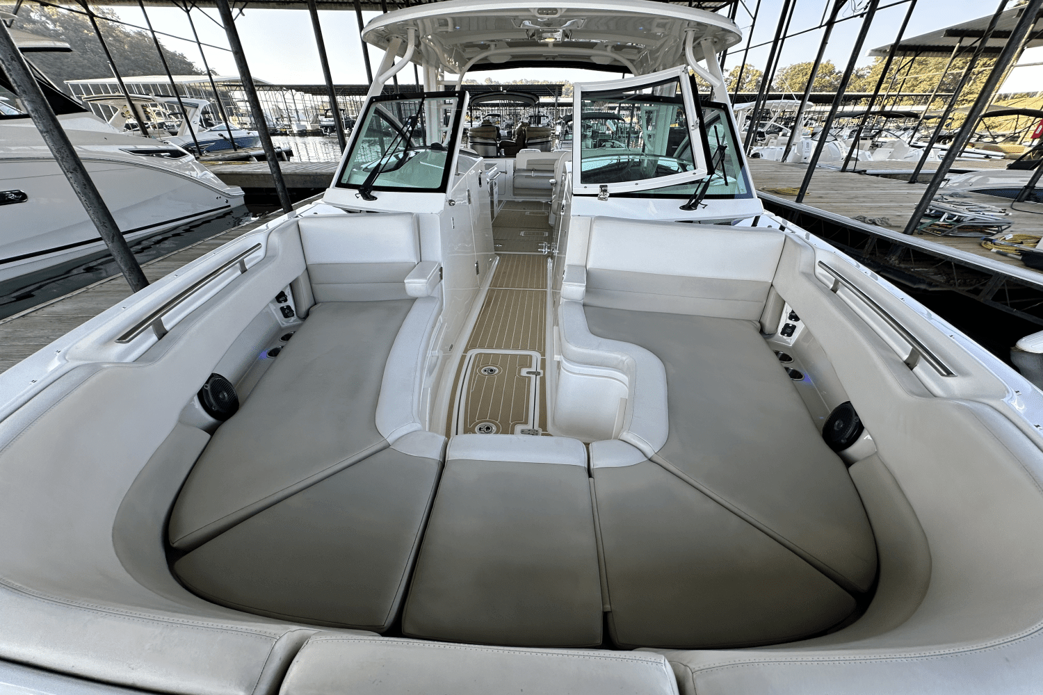 2017 Boston Whaler 320 VANTAGE Image Thumbnail #46