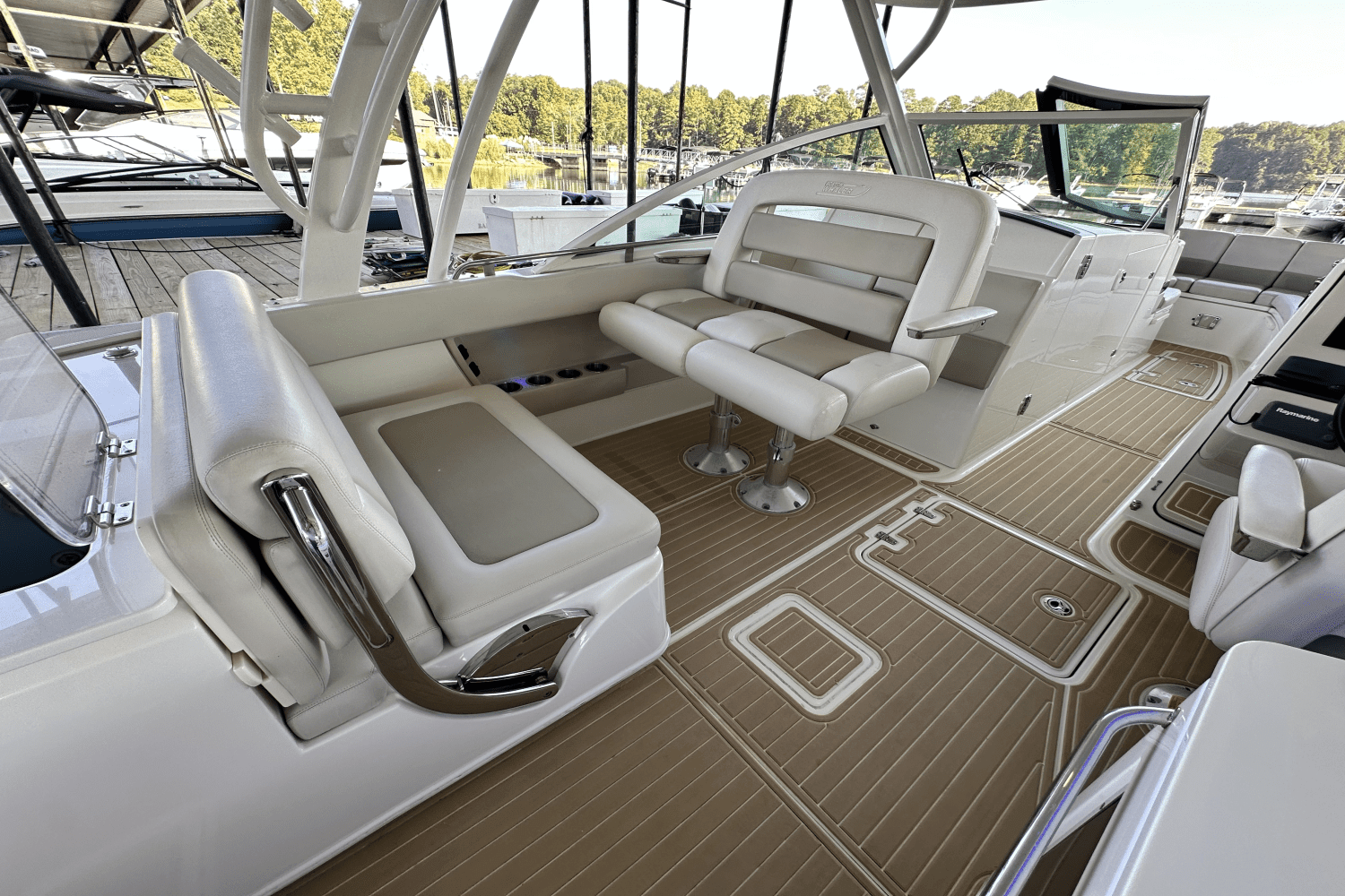 2017 Boston Whaler 320 VANTAGE Image Thumbnail #25