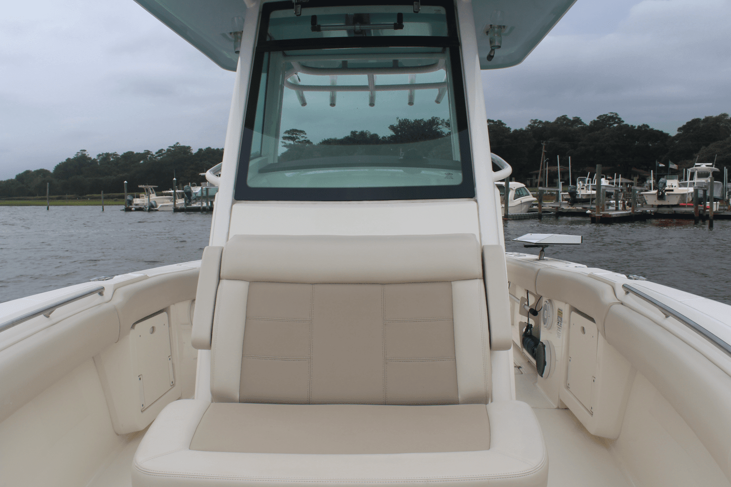 2020 Boston Whaler 250 OUTRAGE Image Thumbnail #20