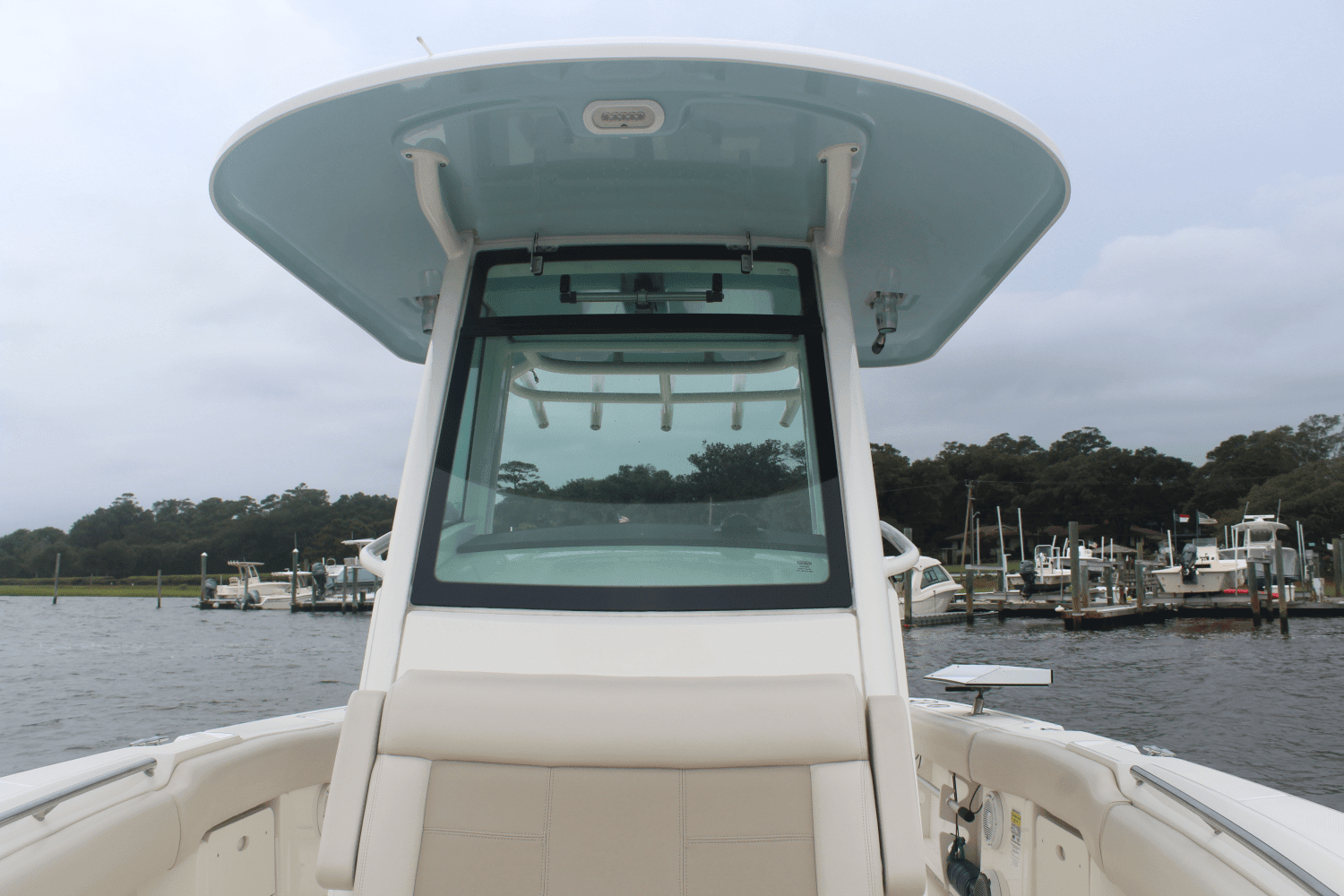 2020 Boston Whaler 250 OUTRAGE Image Thumbnail #25