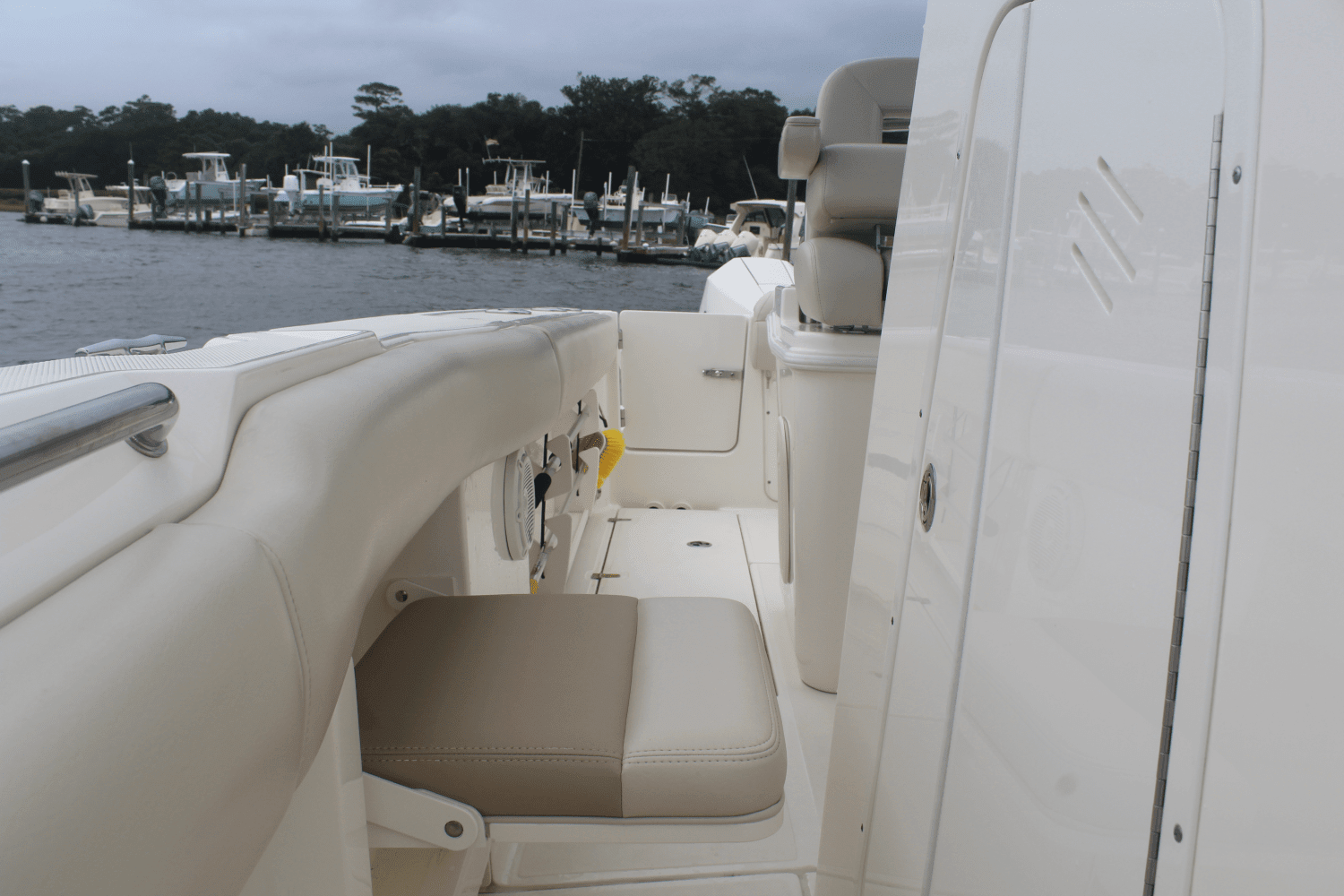 2020 Boston Whaler 250 OUTRAGE Image Thumbnail #28