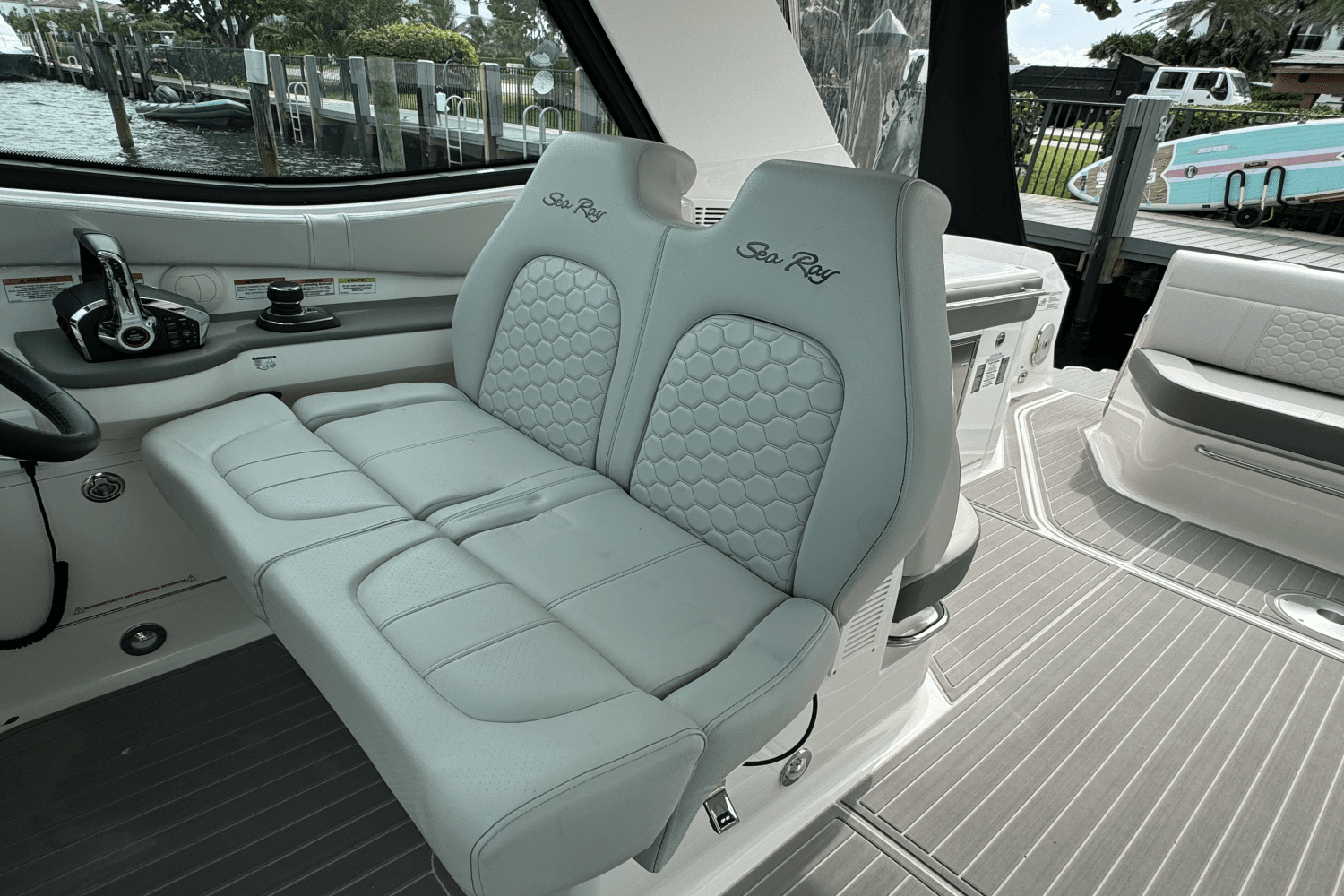 2023 Sea Ray 320 SUNDANCER OUTBOARD COUPE Image Thumbnail #27