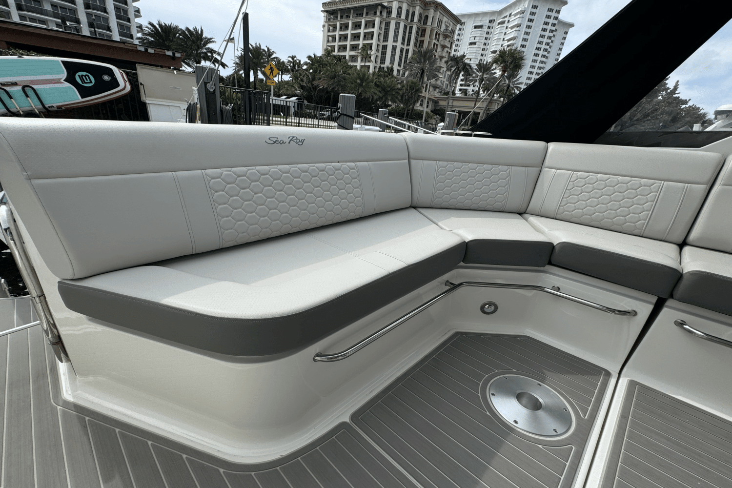 2023 Sea Ray 320 SUNDANCER OUTBOARD COUPE Image Thumbnail #34