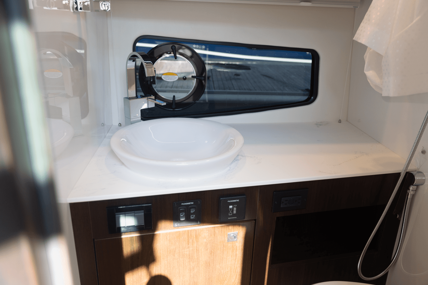 2025 Cruisers Yachts 34 GLS Outboard Image Thumbnail #51