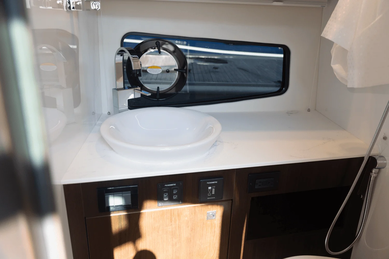 2025 Cruisers Yachts 34 GLS Outboard Image Thumbnail #51