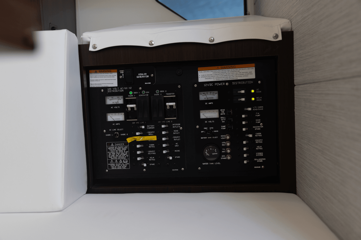 2025 Cruisers Yachts 34 GLS Outboard Image Thumbnail #47