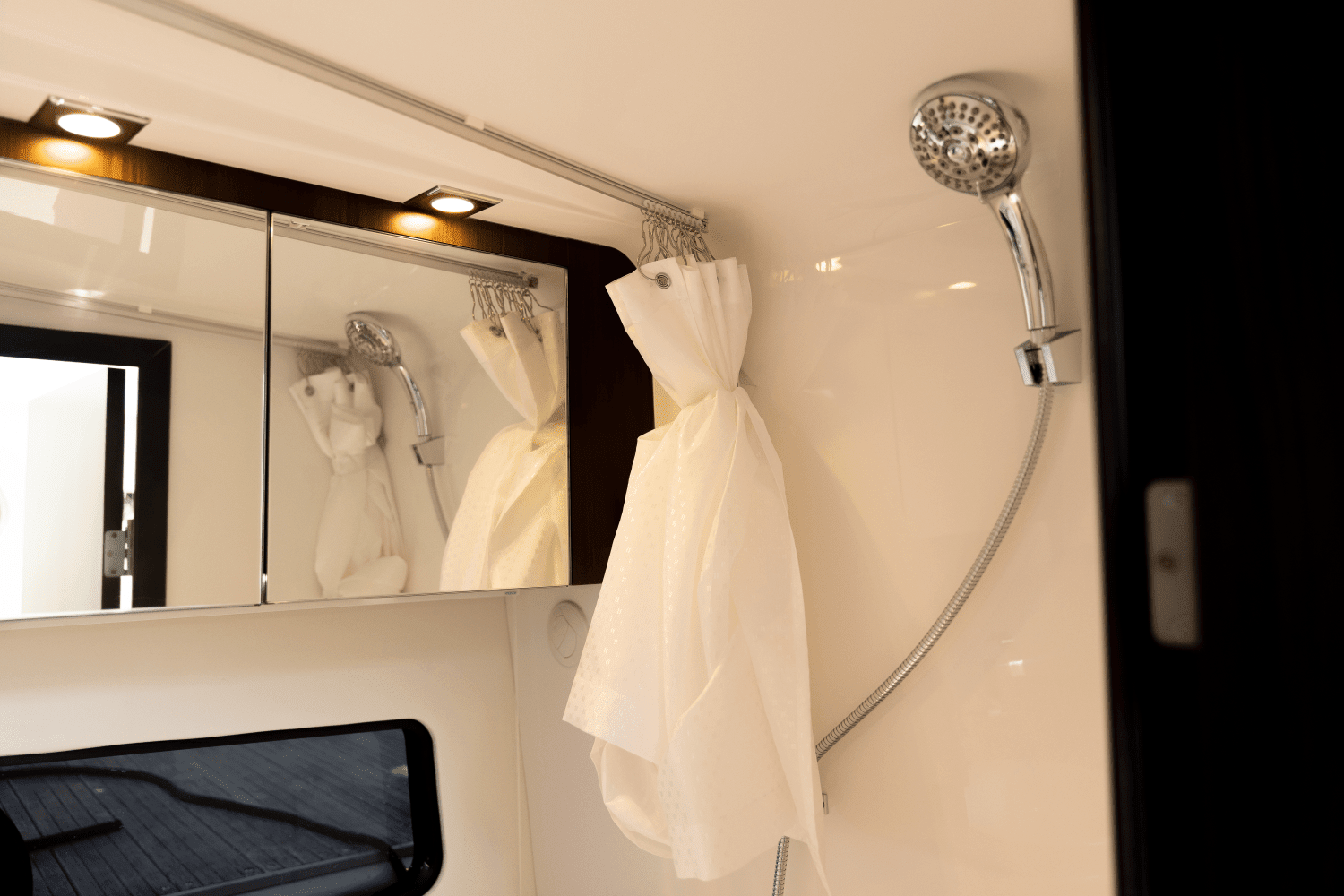 2025 Cruisers Yachts 34 GLS Outboard Image Thumbnail #50