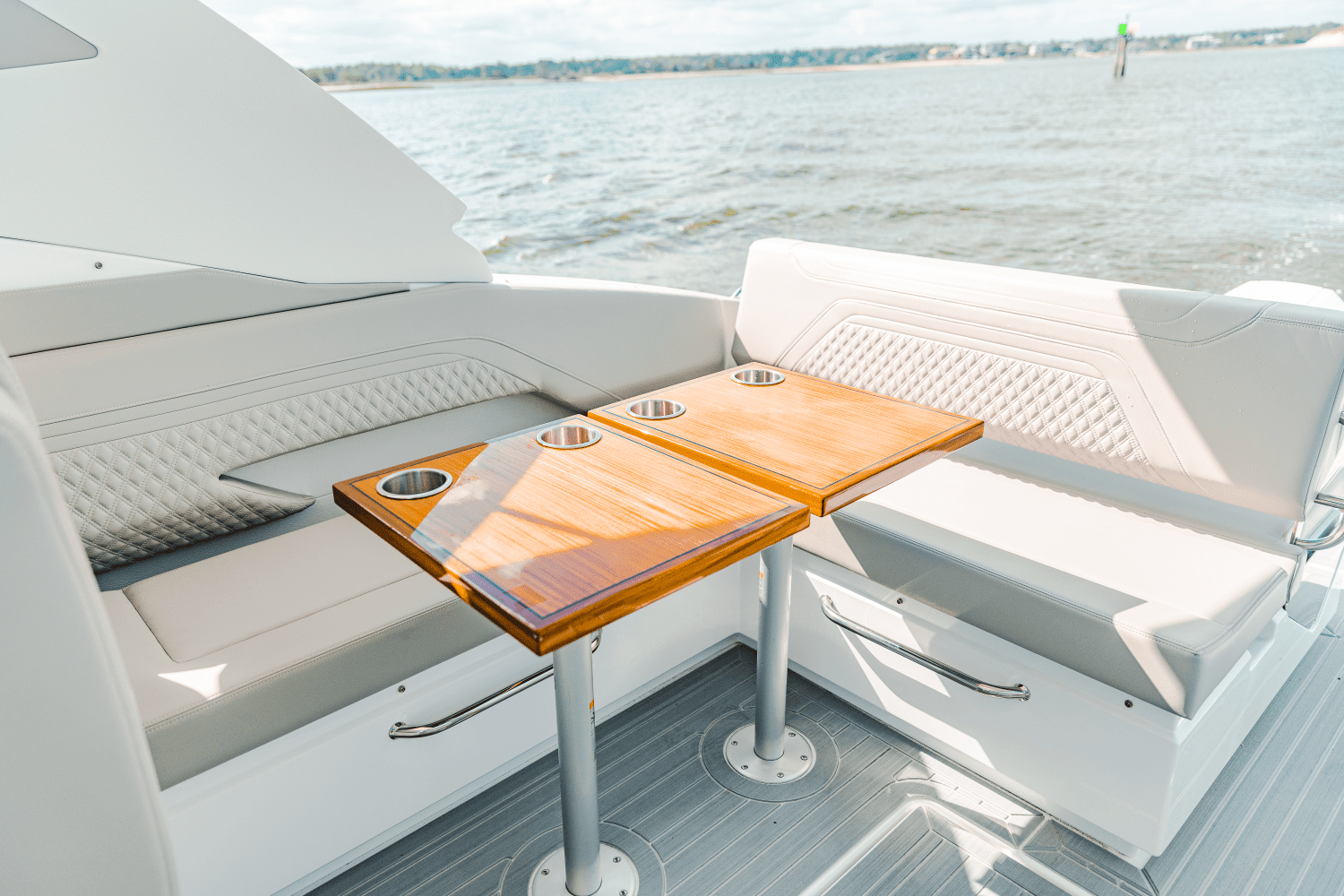 2025 Cruisers Yachts 34 GLS Outboard Image Thumbnail #40