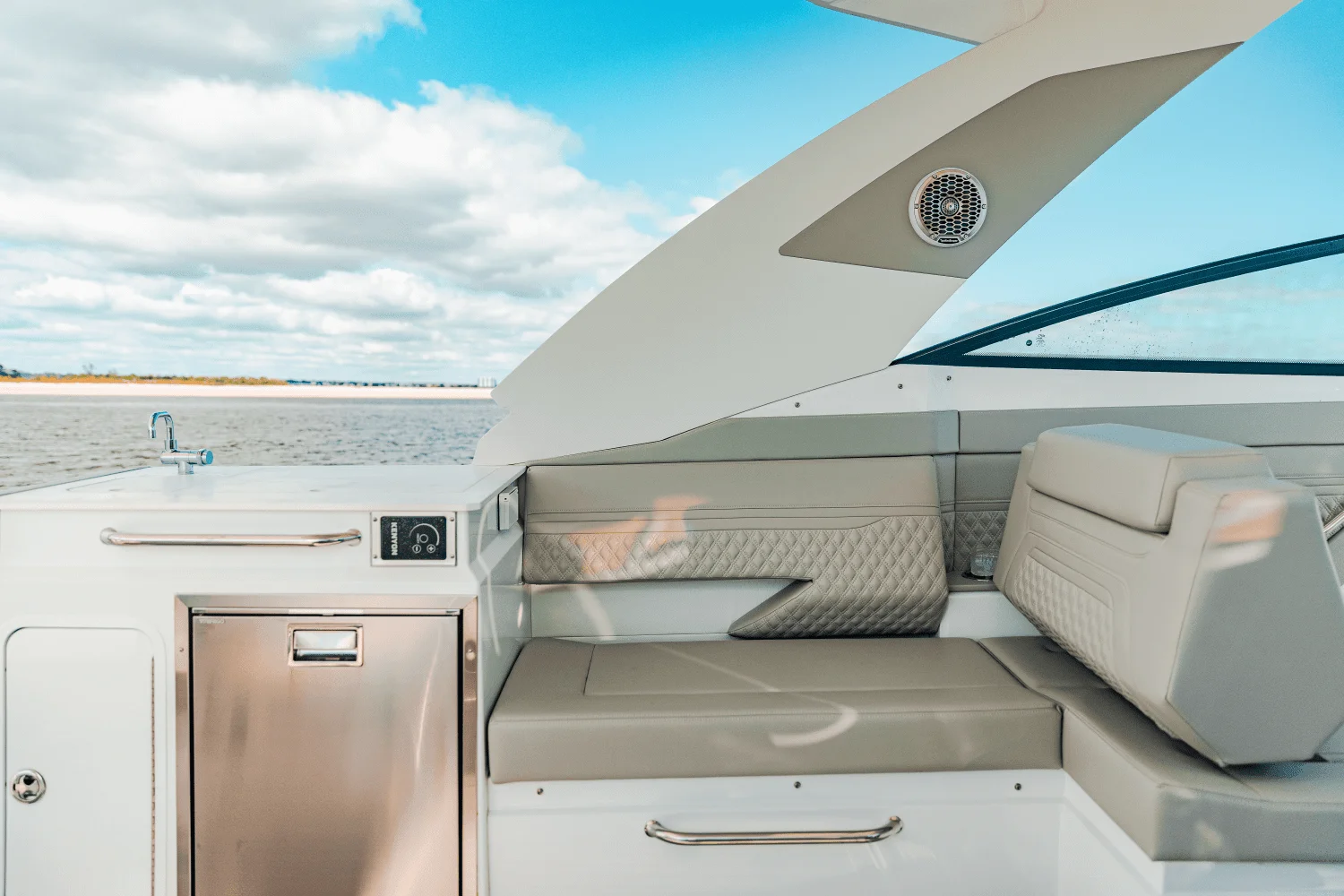 2025 Cruisers Yachts 34 GLS Outboard Image Thumbnail #33