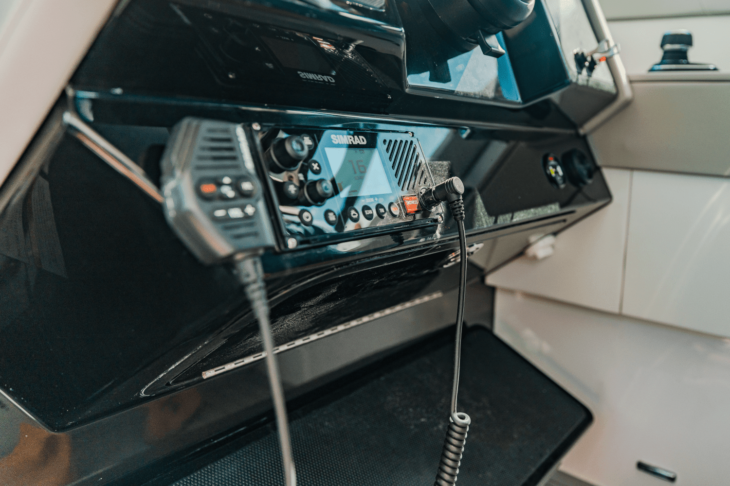 2025 Cruisers Yachts 34 GLS Outboard Image Thumbnail #32