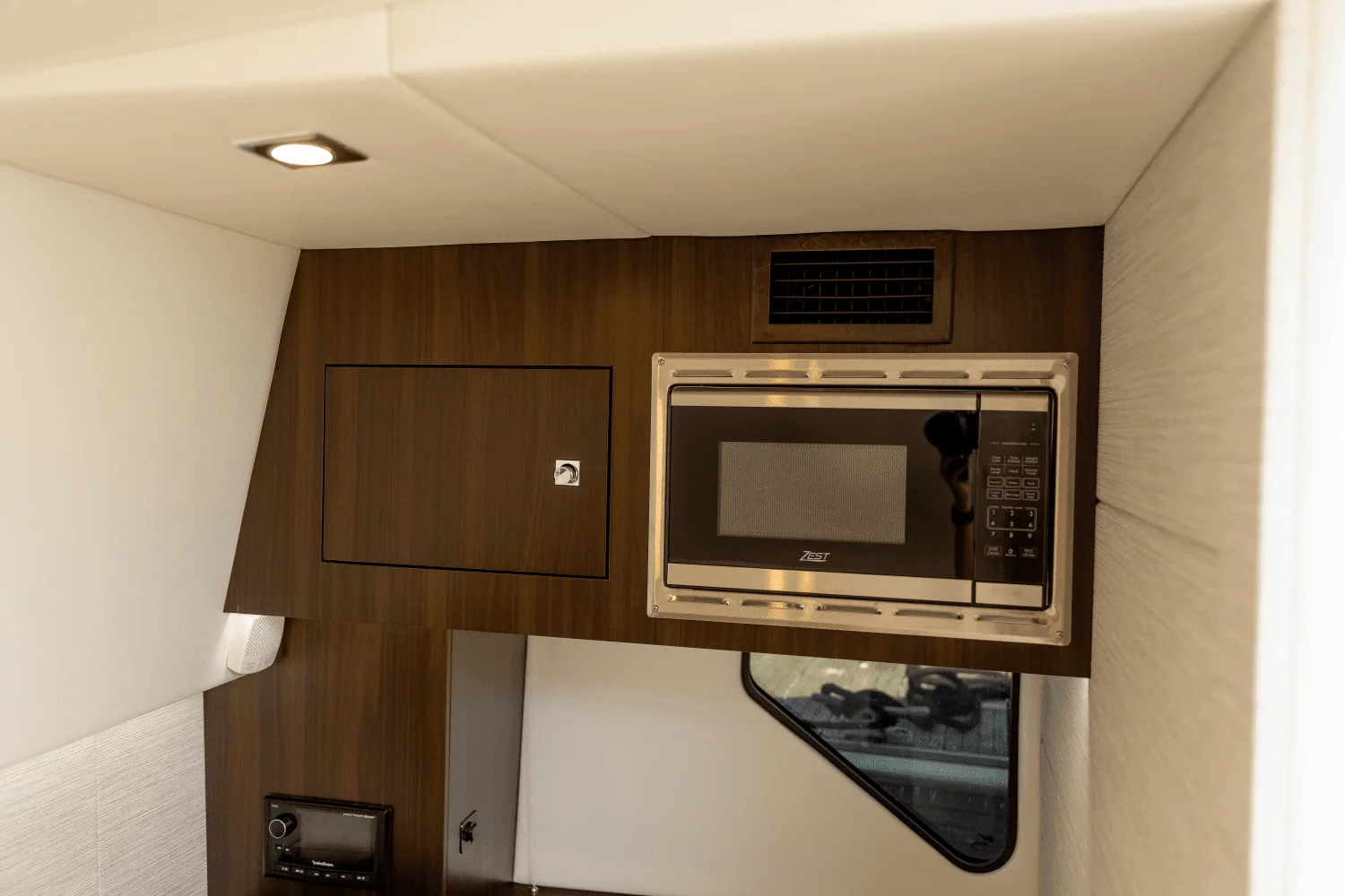 2025 Cruisers Yachts 34 GLS Outboard Image Thumbnail #45