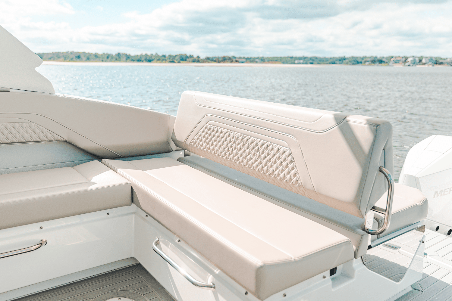 2025 Cruisers Yachts 34 GLS Outboard Image Thumbnail #35