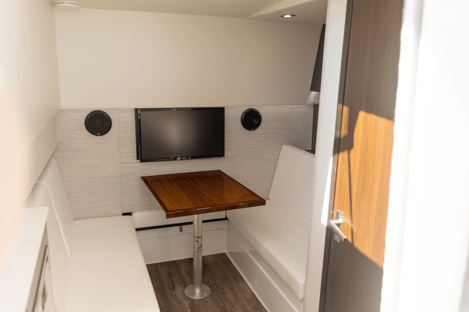 2025 Cruisers Yachts 34 GLS Outboard Image Thumbnail #44