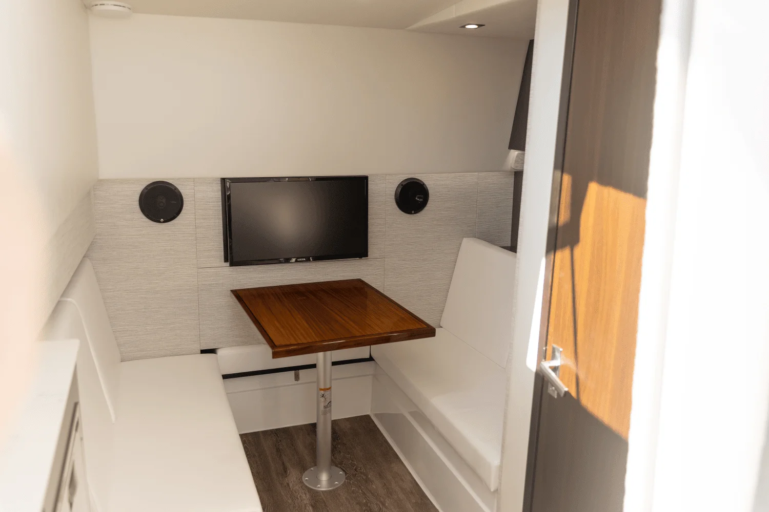 2025 Cruisers Yachts 34 GLS Outboard Image Thumbnail #44