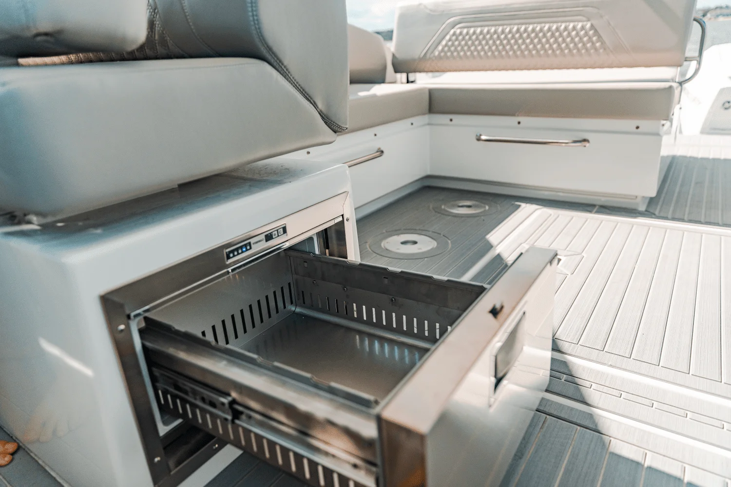 2025 Cruisers Yachts 34 GLS Outboard Image Thumbnail #31