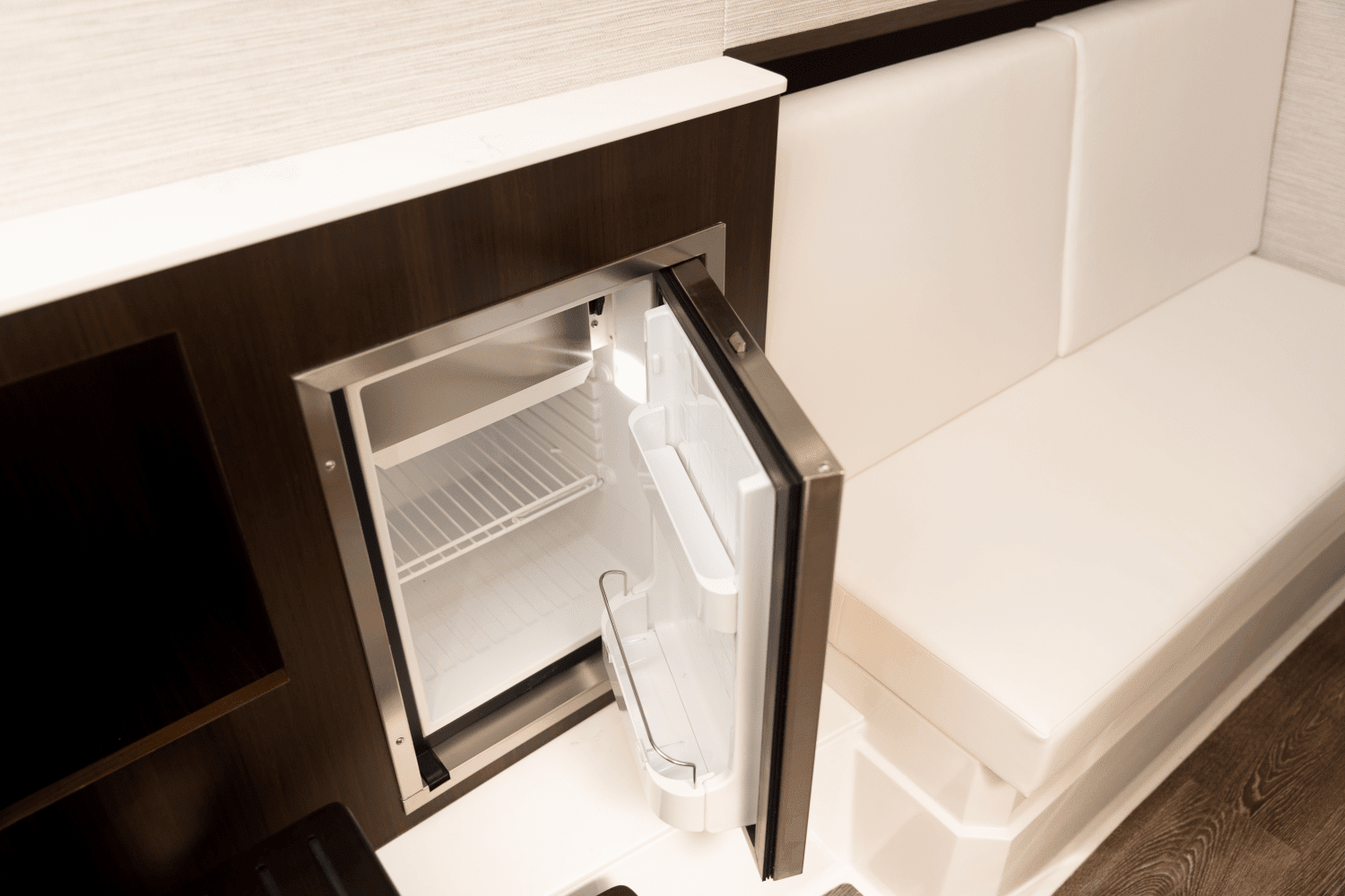 2025 Cruisers Yachts 34 GLS Outboard Image Thumbnail #46