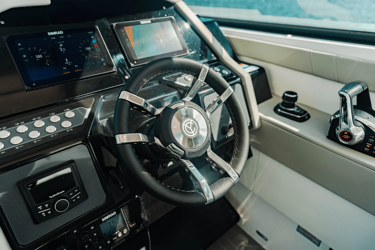 2025 Cruisers Yachts 34 GLS Outboard Image Thumbnail #28