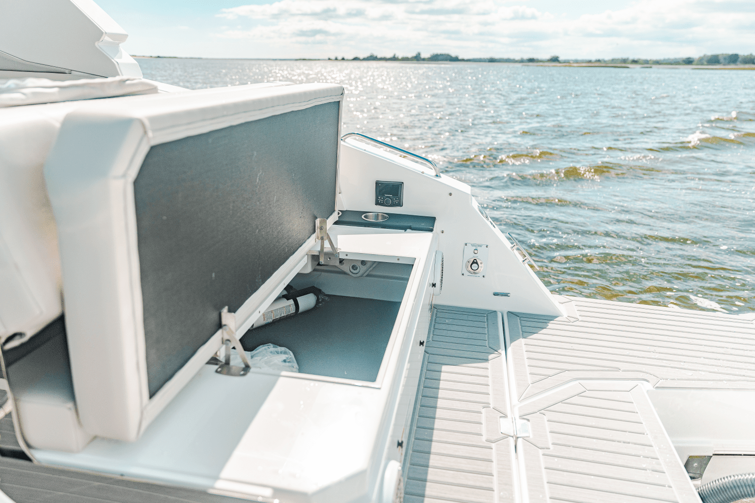 2025 Cruisers Yachts 34 GLS Outboard Image Thumbnail #38