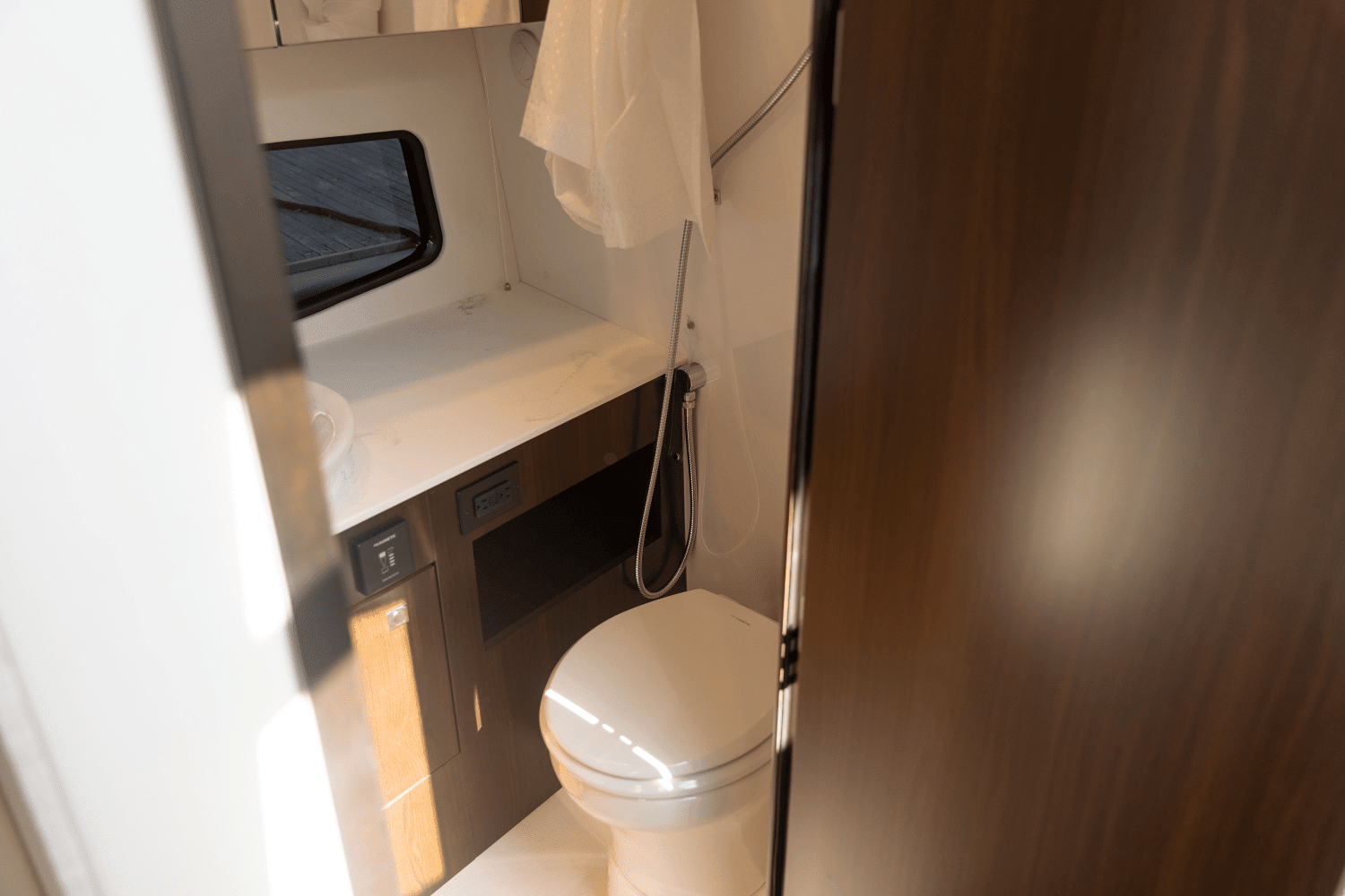 2025 Cruisers Yachts 34 GLS Outboard Image Thumbnail #49