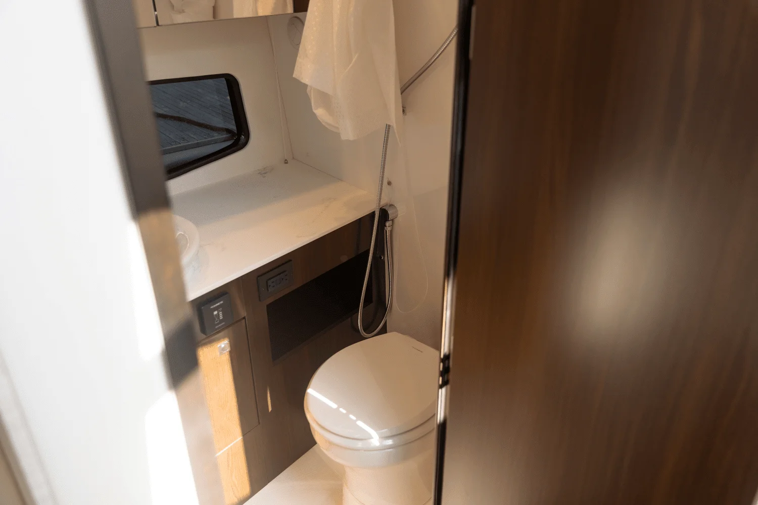 2025 Cruisers Yachts 34 GLS Outboard Image Thumbnail #49