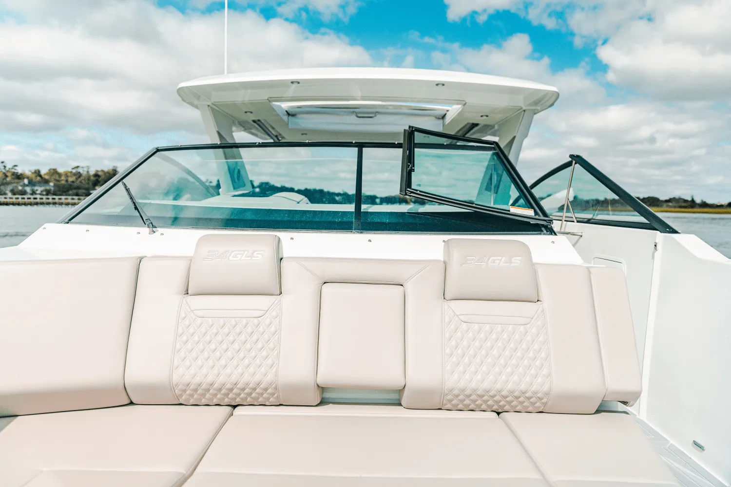 2025 Cruisers Yachts 34 GLS Outboard Image Thumbnail #22