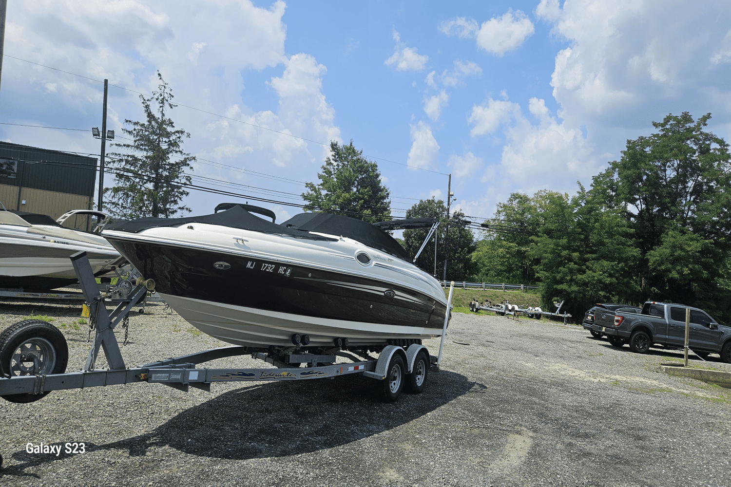 Thumbnail 2 for 2009 Sea Ray 240 SUNDECK