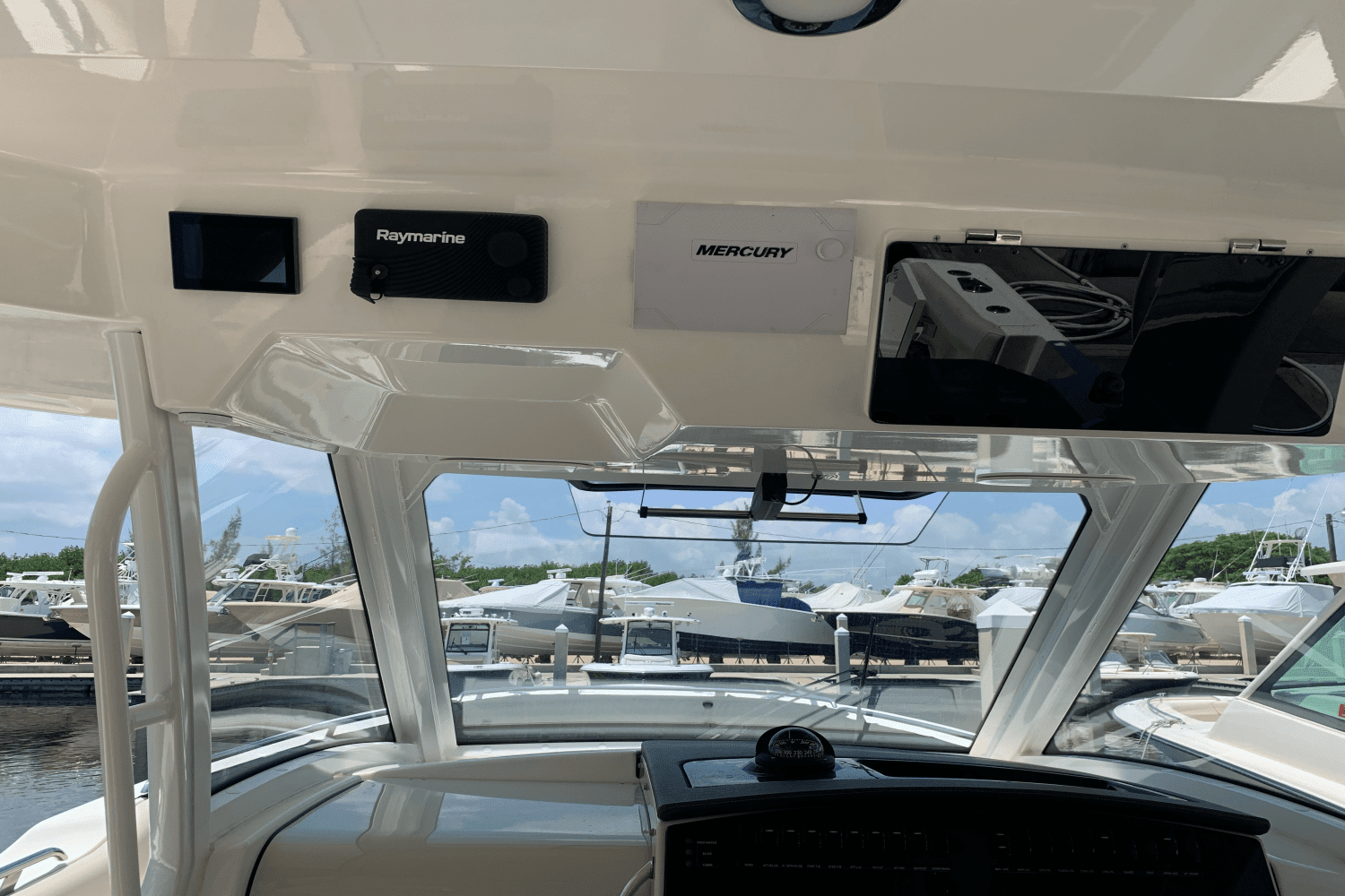 2022 Boston Whaler 350 REALM Image Thumbnail #11