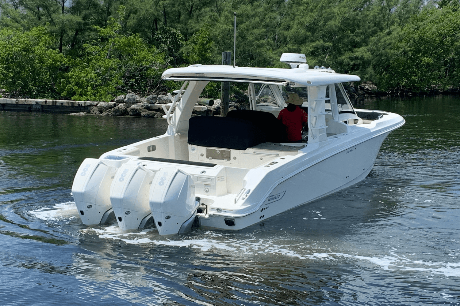 2022 Boston Whaler 350 REALM Image Thumbnail #3