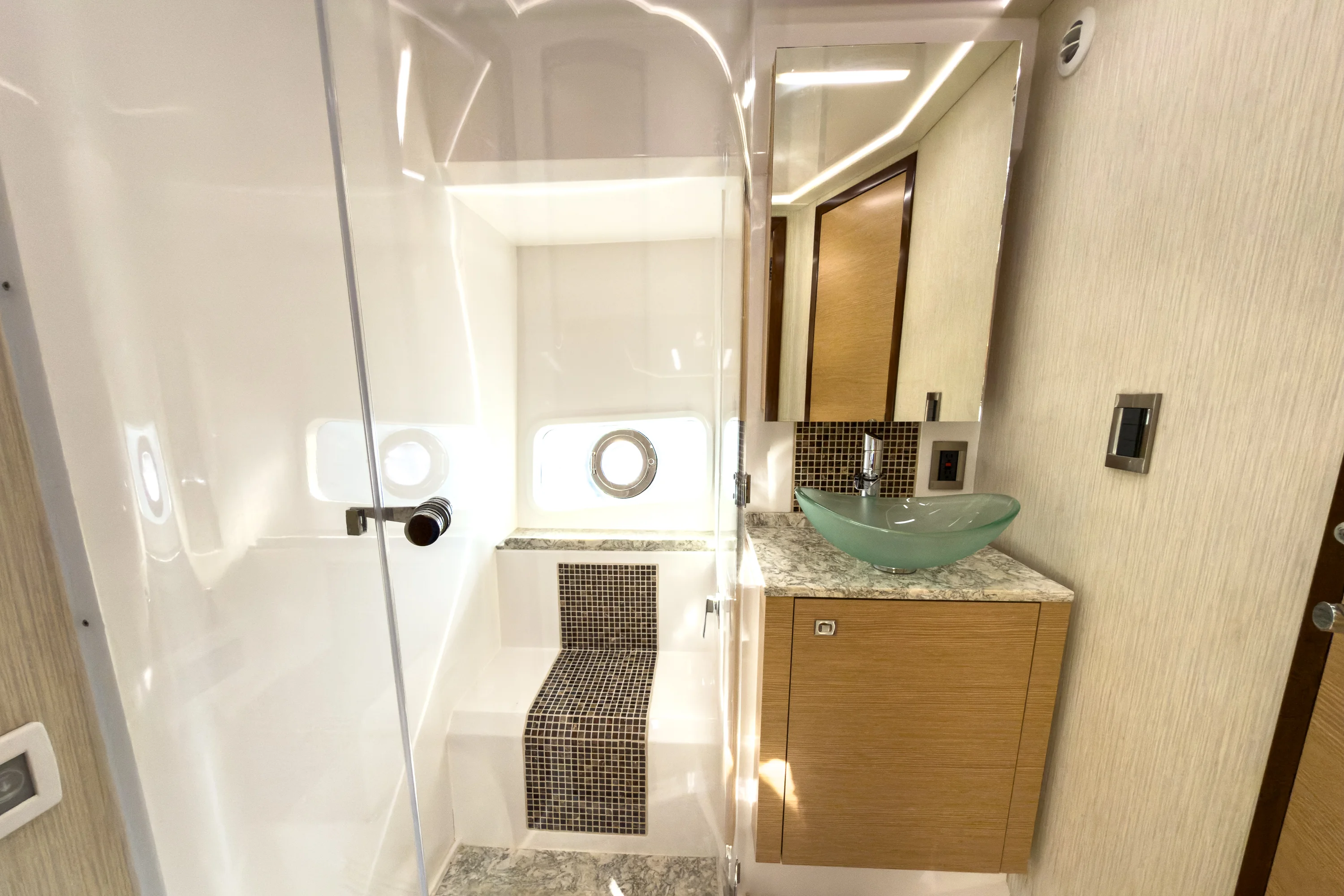 2021 Ocean Alexander 45 DIVERGENCE COUPE Image Thumbnail #34